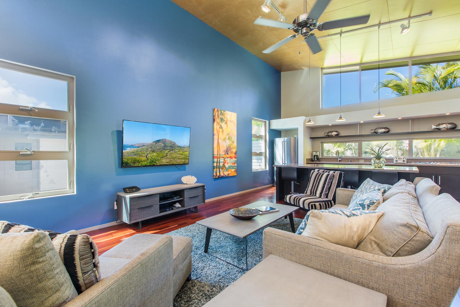 Honolulu Vacation Rentals, Hale Laulea - Open-concept living room