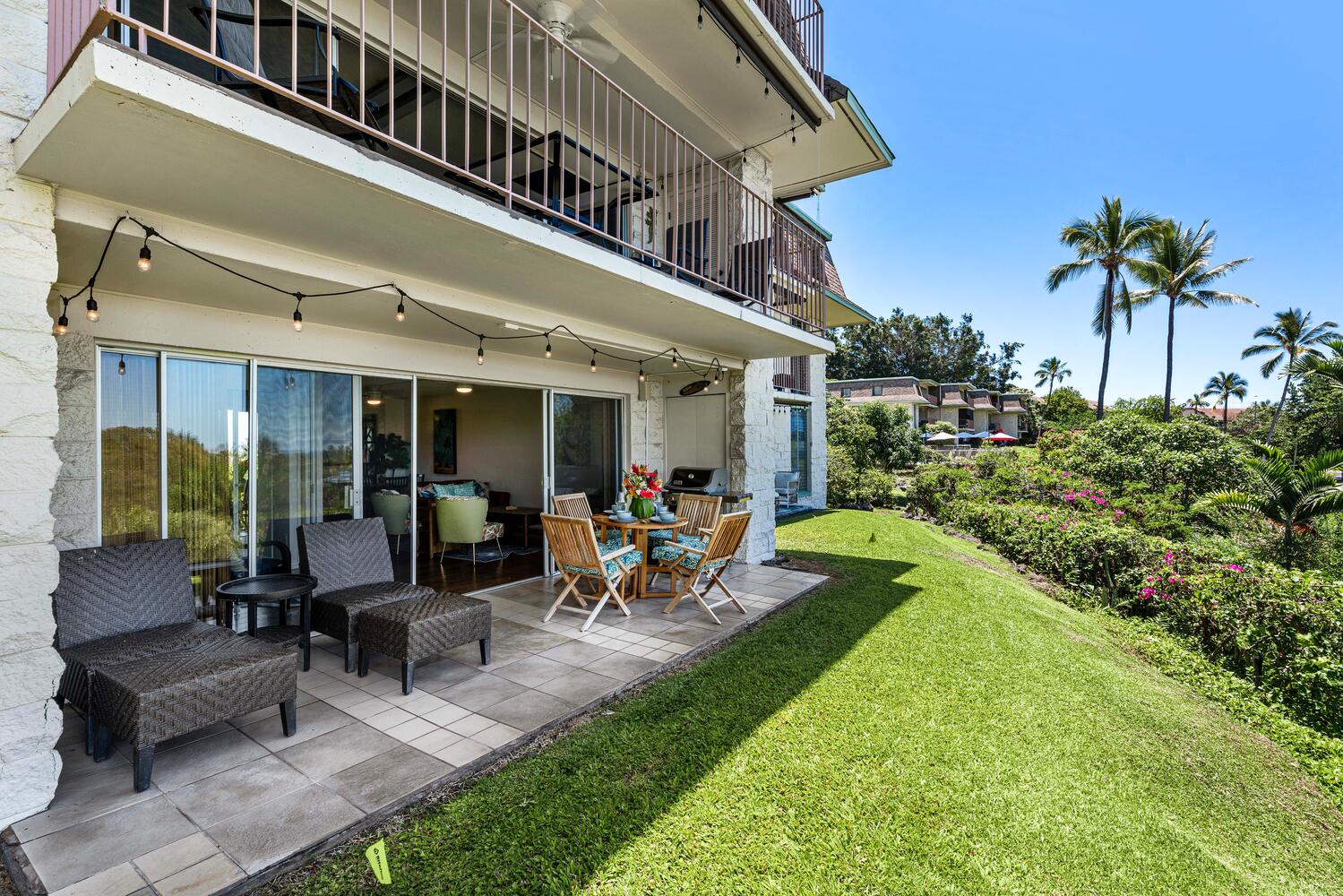 Kailua Kona Vacation Rentals, Keauhou Akahi 302 - Looking back towards the lawn from the manicured lawn.