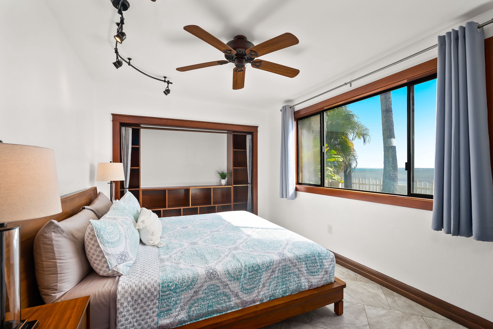 Honolulu Vacation Rentals, Wailupe Seaside 6 Bedroom - Serene guest house bedroom 1 with cozy queen-sized bed and natural light streaming in.