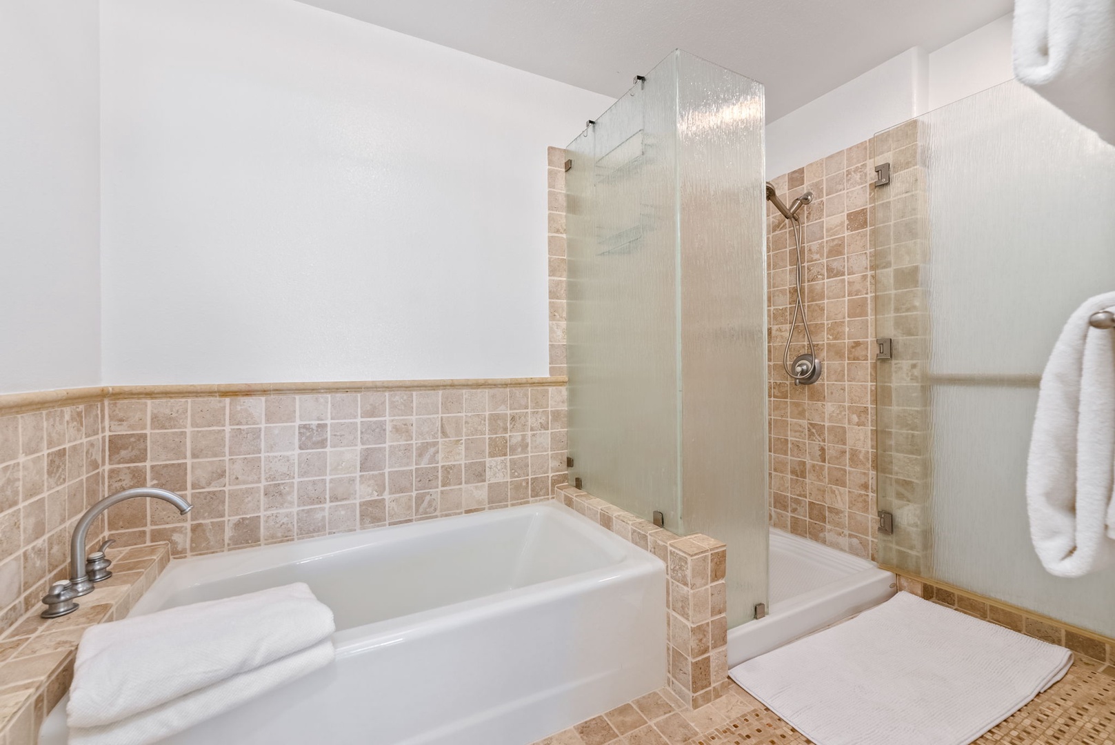 Kapolei Vacation Rentals, Kai Lani Luxury 6D - Stylish bathroom with a tiled tub and walk-in shower, ideal for a soothing bath or refreshing shower.