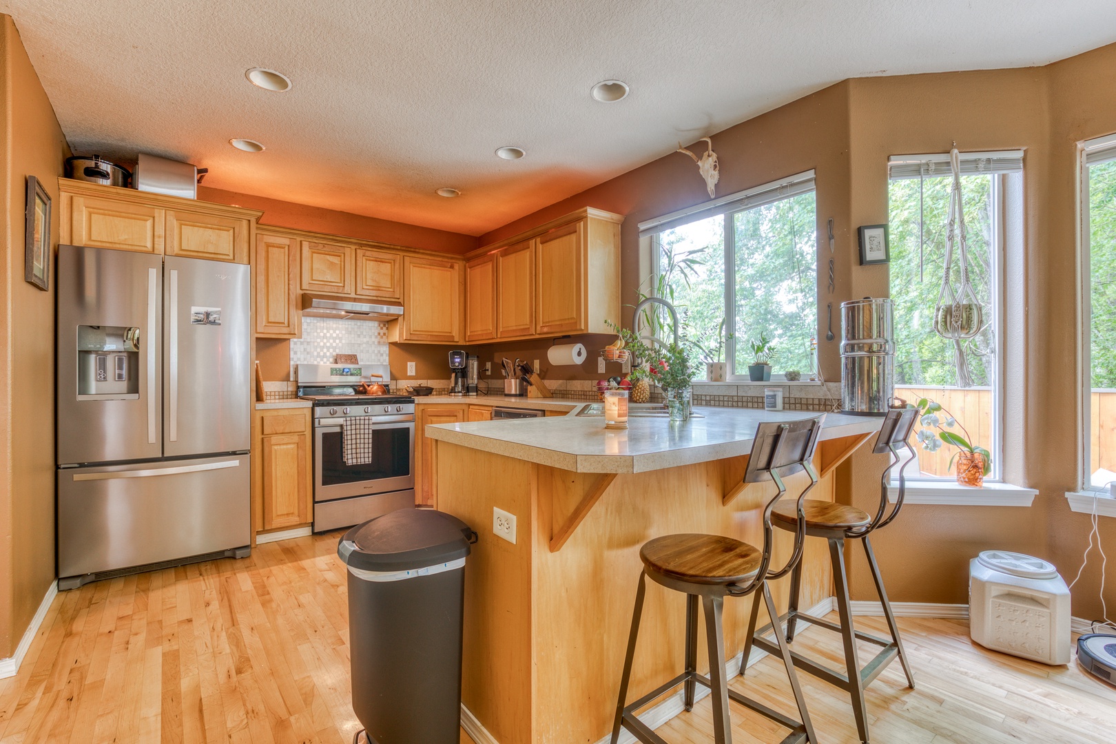 Clackamas Vacation Rentals, Duck Crossing - Enjoy the most important meal of the day or your morning cup of coffee here