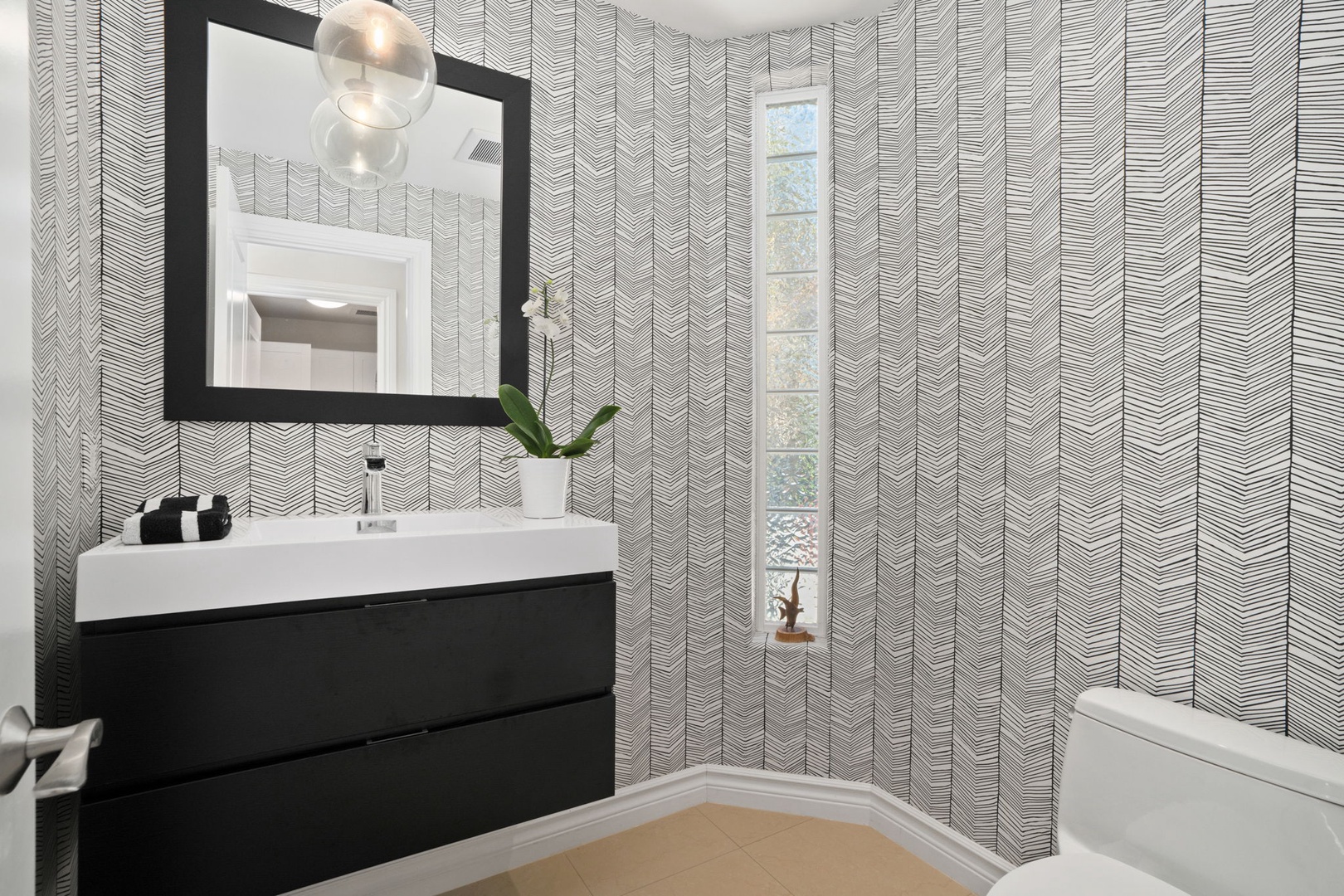 Princeville Vacation Rentals, Kaiulani #8 - Wash up before dinner in a half bath lined with herringbone wallpaper.