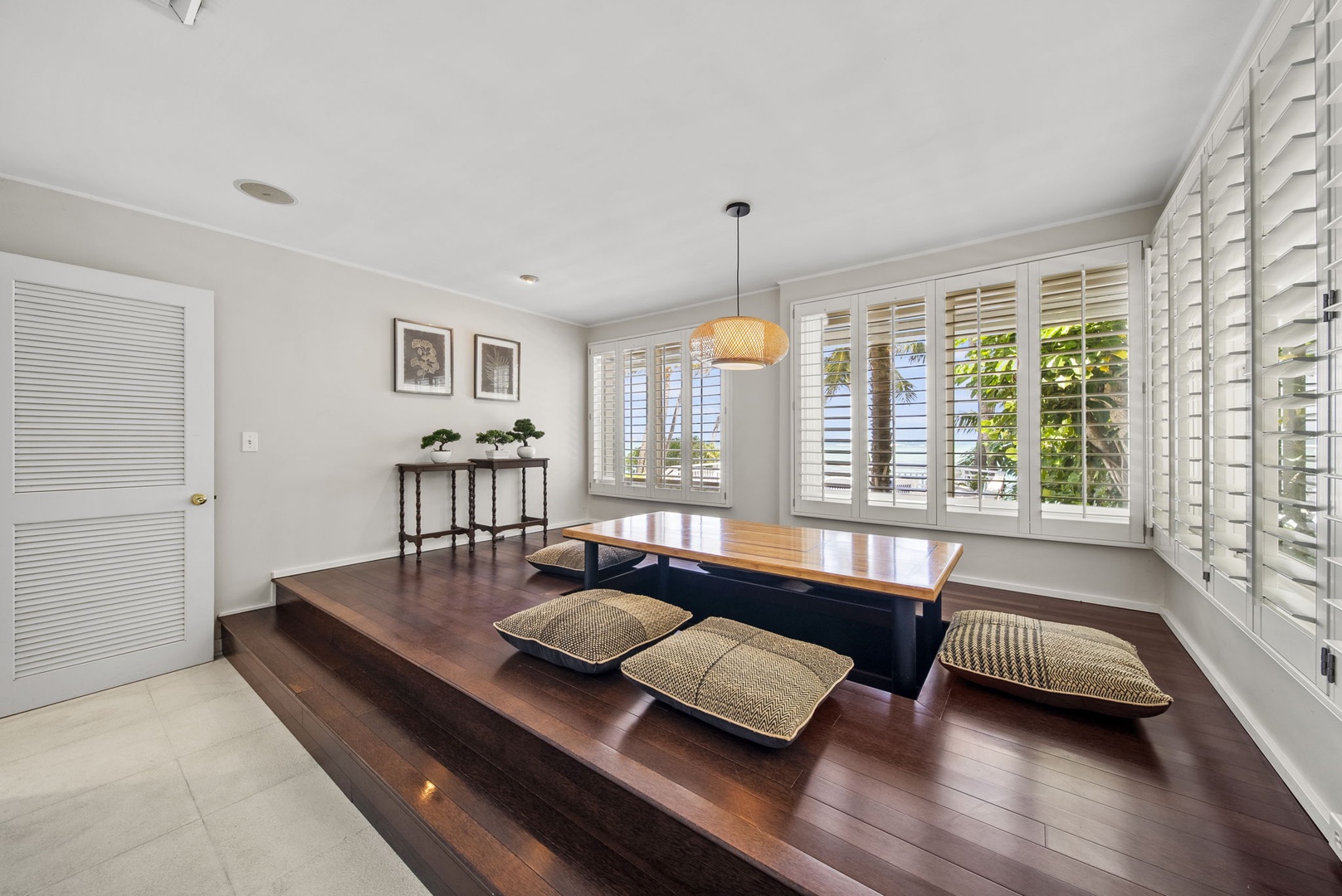 Waimanalo Vacation Rentals, Mana Kai at Waimanalo - A serene space to unwind with afternoon tea, featuring classic decor and tranquil ambiance.