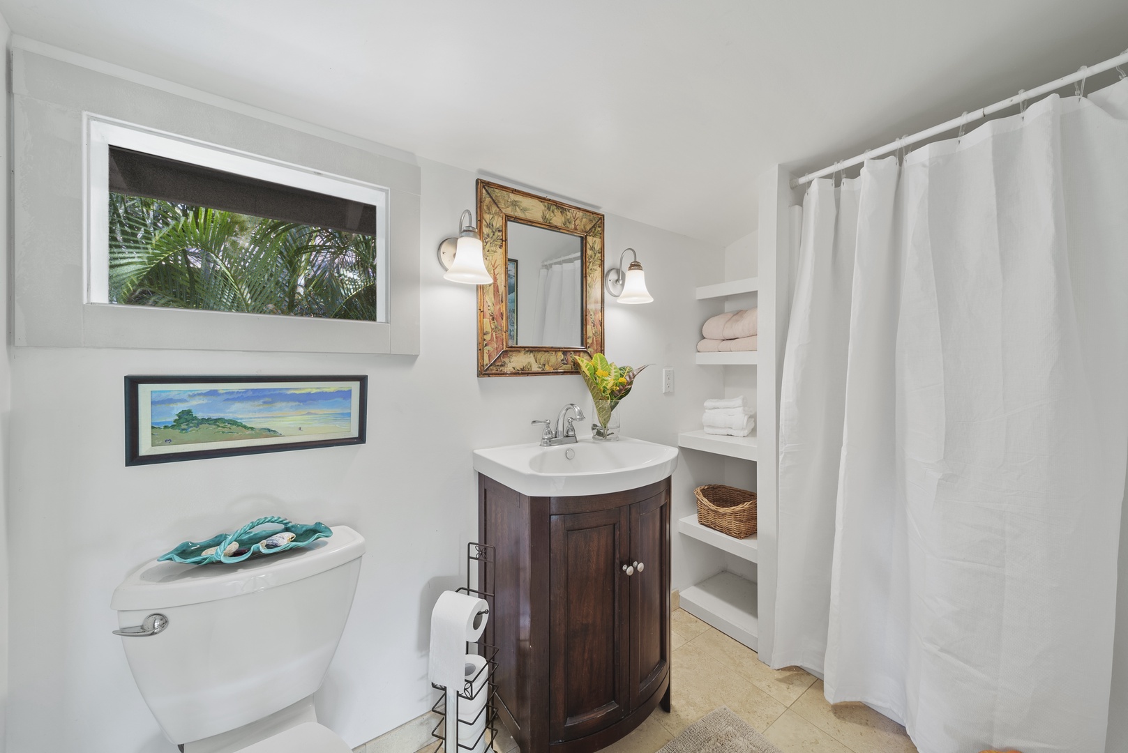 Haleiwa Vacation Rentals, Hale Anahulu - Upper-level guest full bathroom