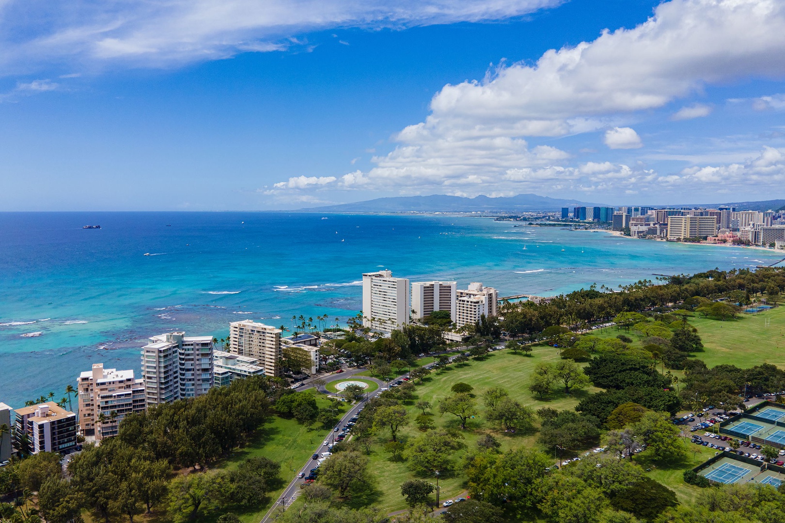 Honolulu Vacation Rentals, Colony Surf Getaway - Tranquil blues of the ocean and the lush condo community.