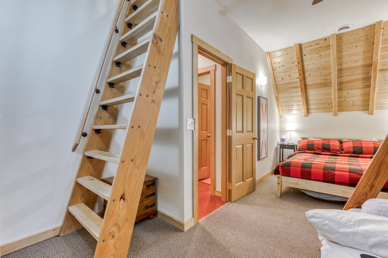 Government Camp Vacation Rentals, Glade Trail Lodge - Area upstairs before the loft has a queen bed plus a bunk bed
