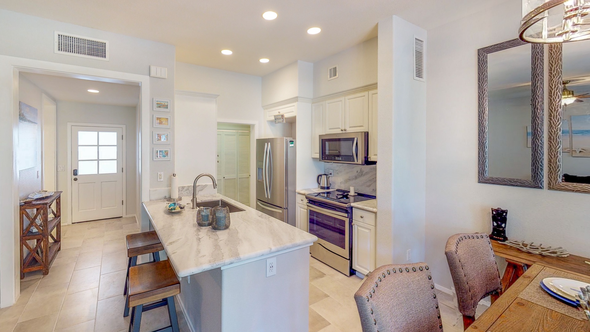 Kapolei Vacation Rentals, Coconut Plantation 1222-3 - The spacious kitchen has all your needs for a relaxing vacation.