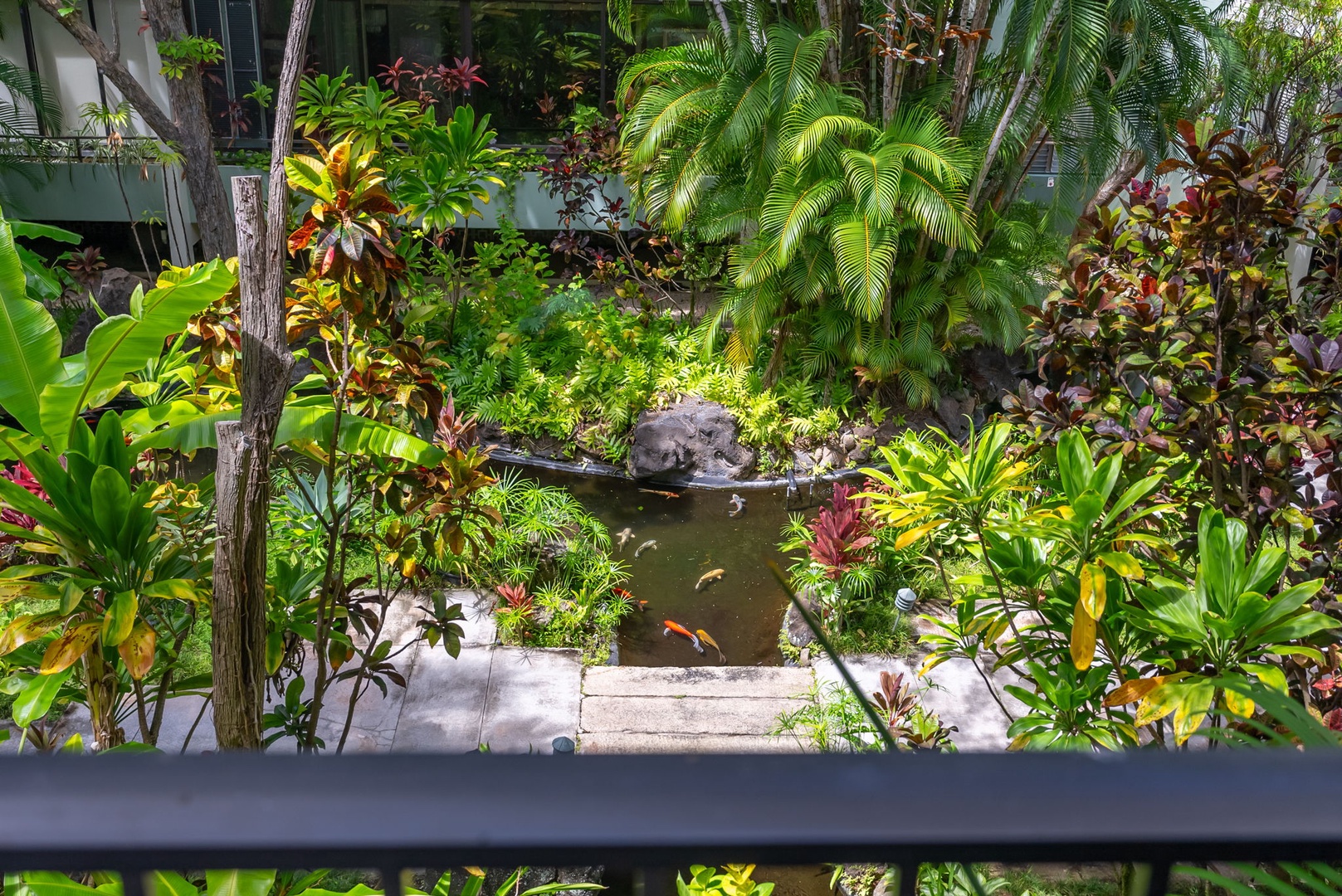 Honolulu Vacation Rentals, Kahala Beachfront Villa - Enjoy the well-maintained tropical gardens at The Kahala Beach condos.