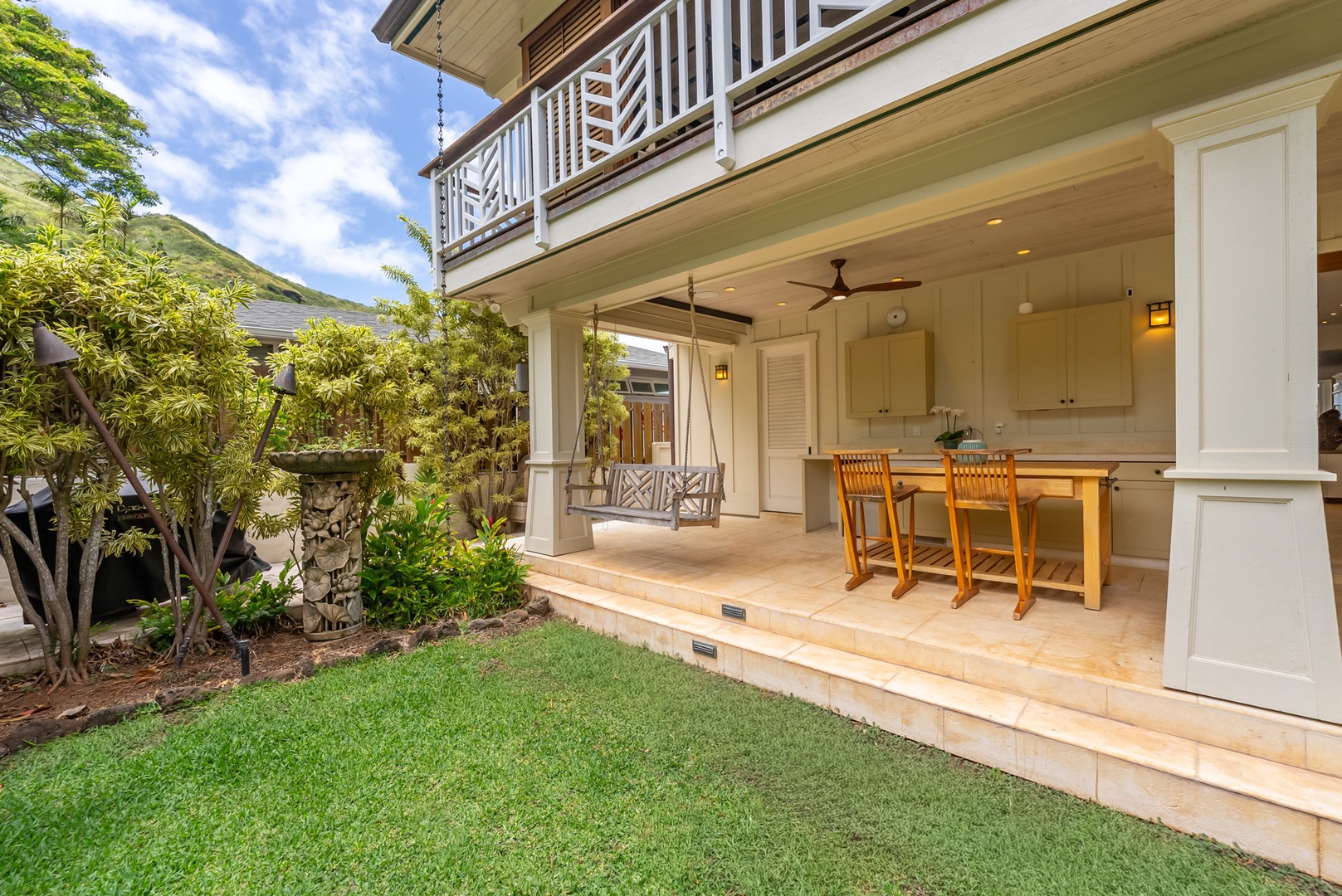 Kailua Vacation Rentals, Leaf House - A tranquil Hawaiian retreat where indoor elegance meets outdoor beauty—imagine morning coffee on your private lanai overlooking lush tropical gardens and mountain views.