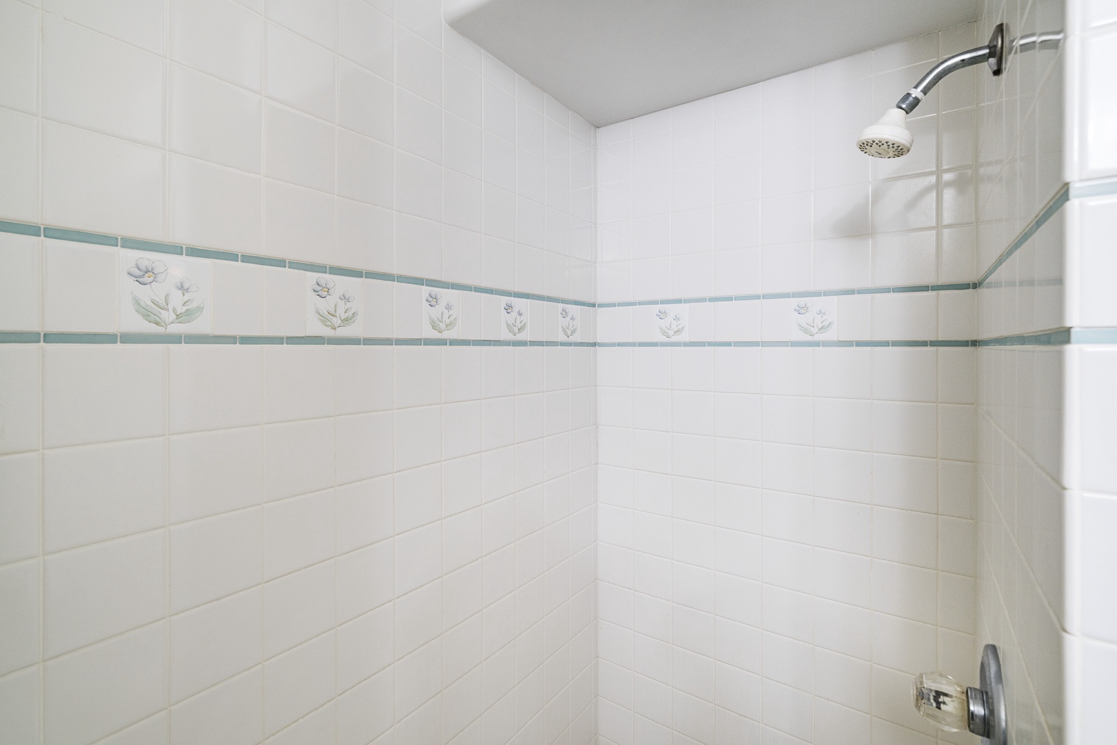 Kailua Kona Vacation Rentals, Kona Alii 304 - Guest bathroom walk in shower