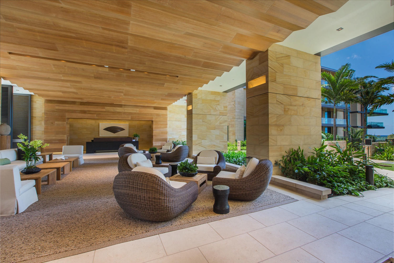 Honolulu Vacation Rentals, Park Lane Sky Resort - Grand open-air lobby at Park Lane Ala Moana
