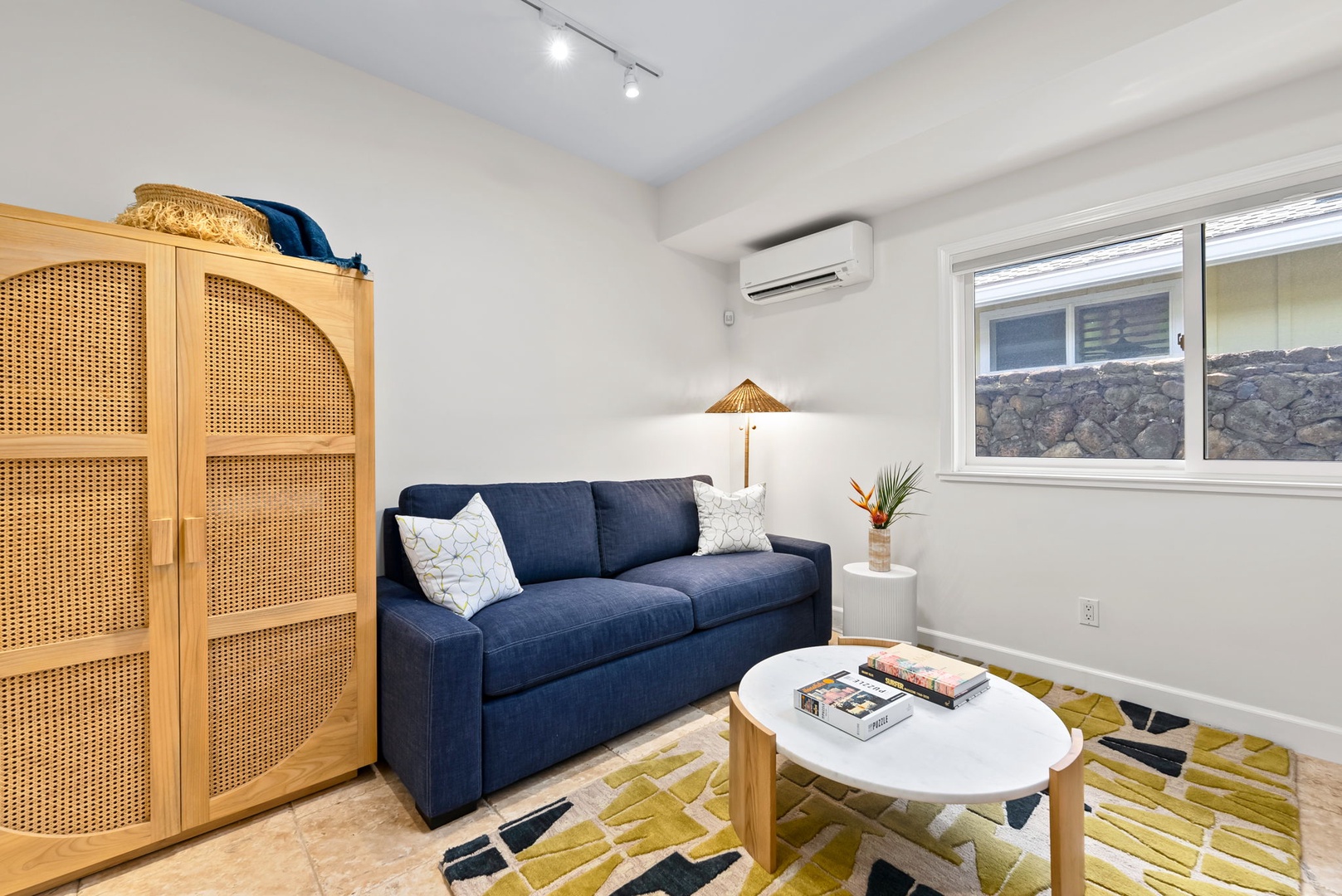 Kailua Vacation Rentals, Kailua Beach House - Multipurpose space with A/C and seating, great for kids or work-from-home.
