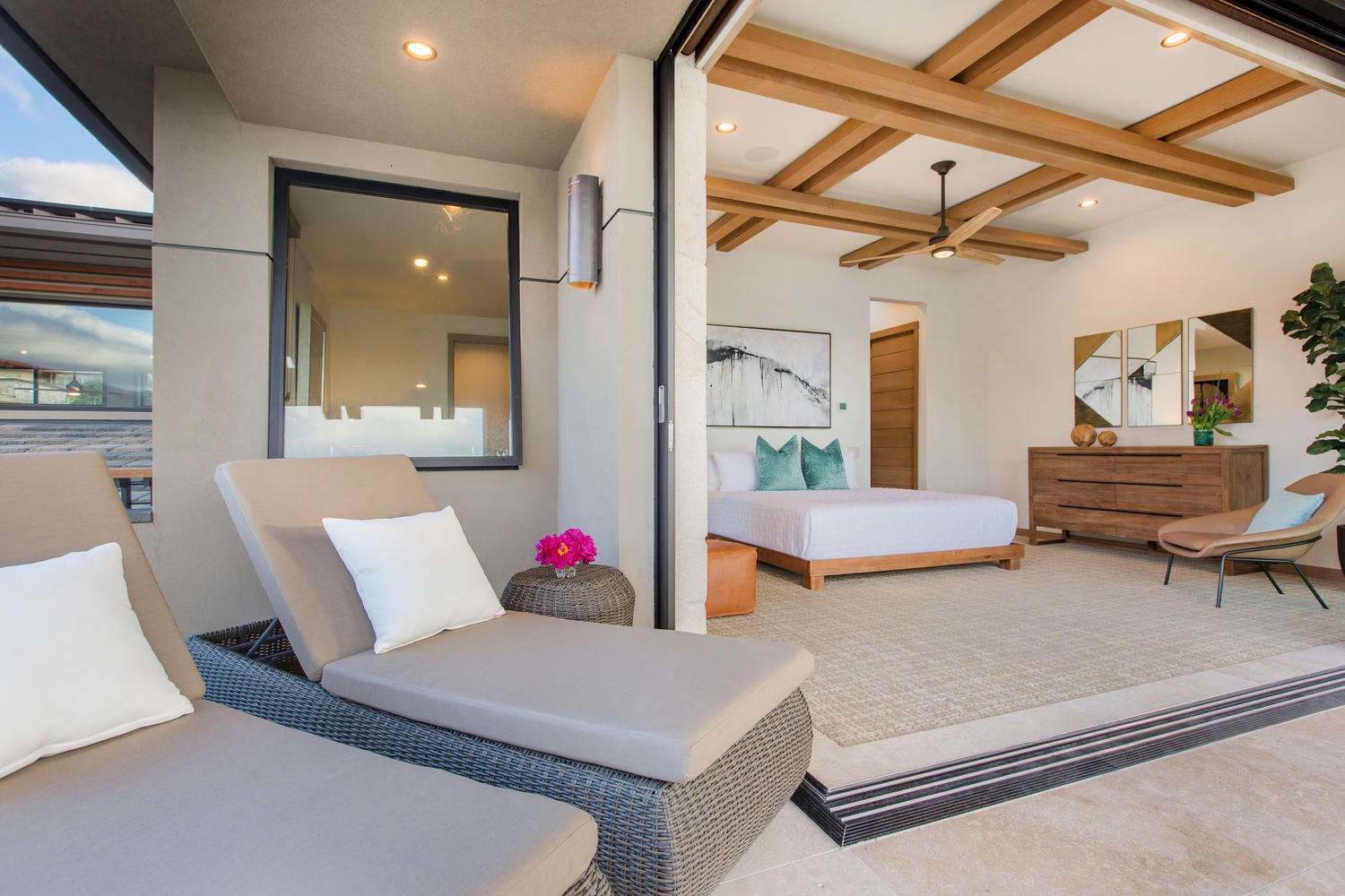 Honolulu Vacation Rentals, Ocean House 4 Bedroom - Second primary bedroom lanai