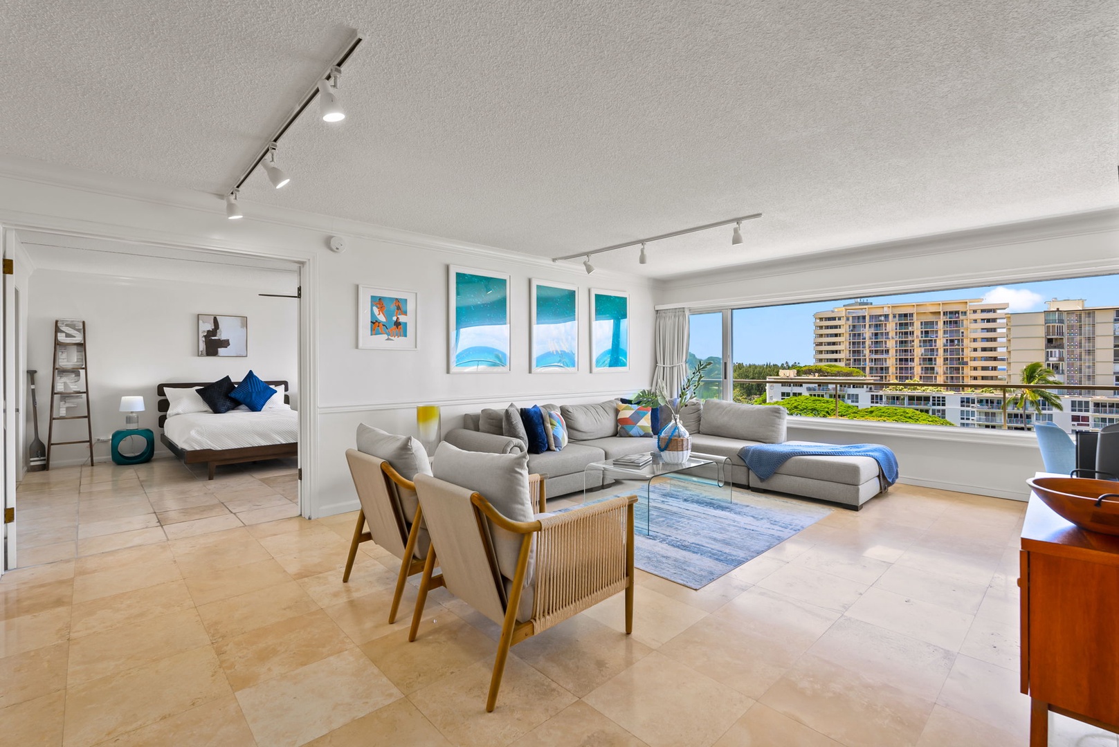 Honolulu Vacation Rentals, Colony Surf Getaway - Open-concept layout featuring a comfortable living area that flows into a cozy bedroom, ideal for rest and relaxation.