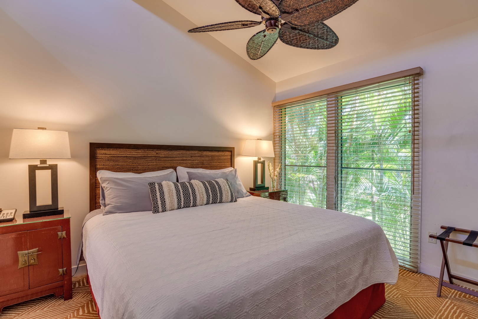 Lahaina Vacation Rentals, Aina Nalu D-207: Affordable luxury at it's best! - Primary bedroom