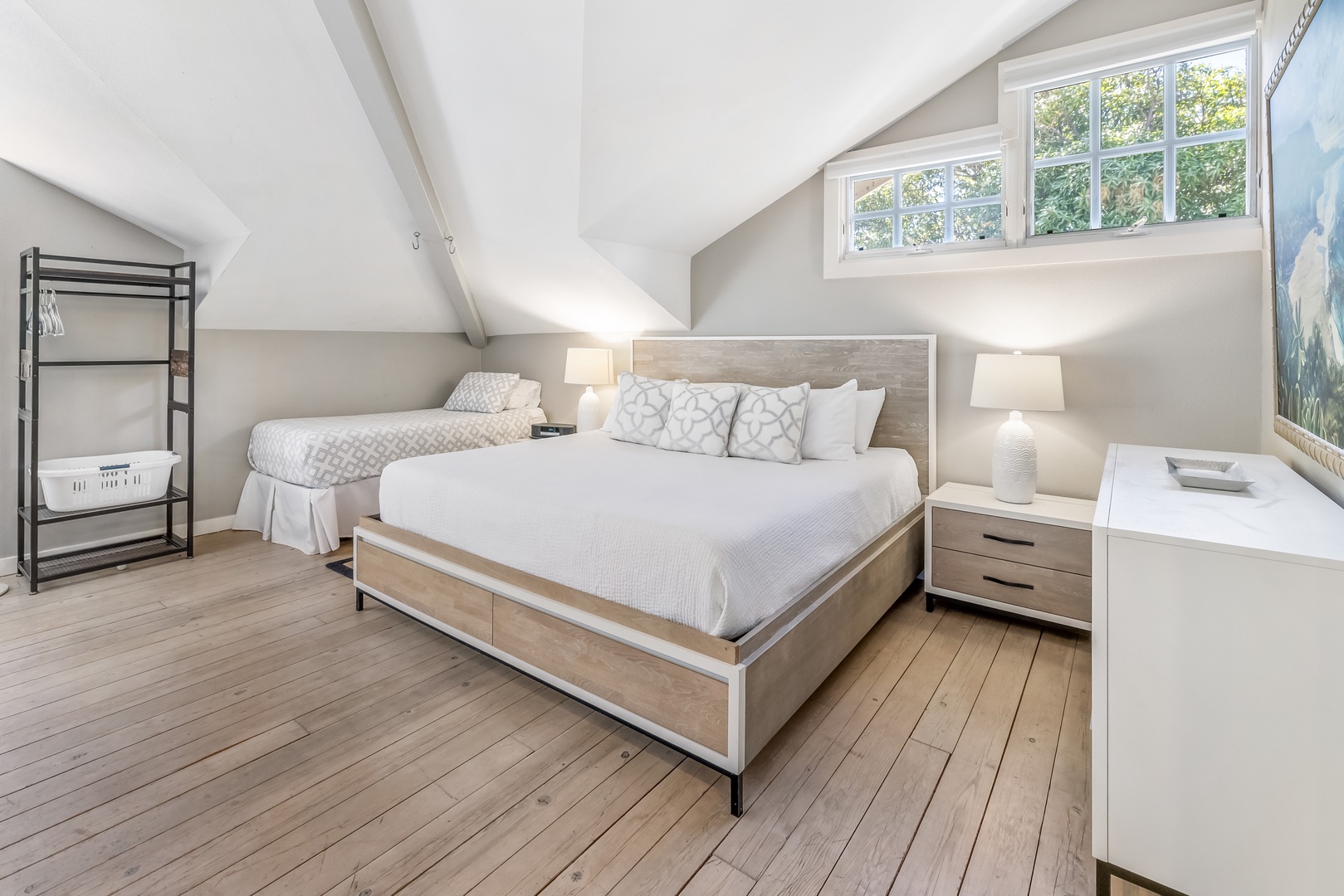 Honolulu Vacation Rentals, Moana Lani - Separate detached guest cottage featuring a vaulted ceiling, cozy natural light, and two comfortable beds for a relaxing retreat.