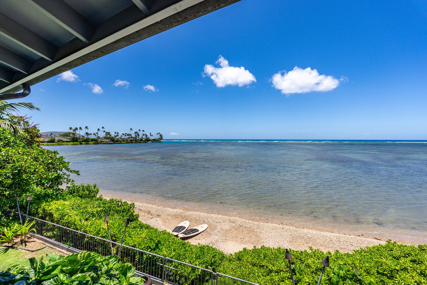 Honolulu Vacation Rentals, Wailupe Beachfront Getaway - Enjoy the expansive ocean views from the lanai.