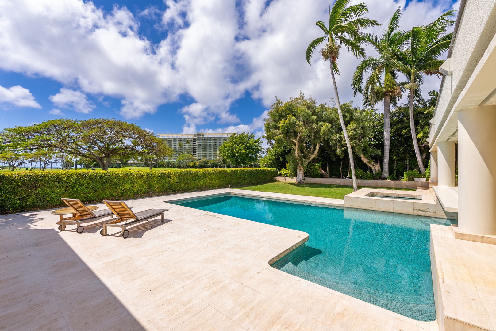 Honolulu Vacation Rentals, Luxury Golf Course Retreat in Kahala - 1077 Waiholo* - 