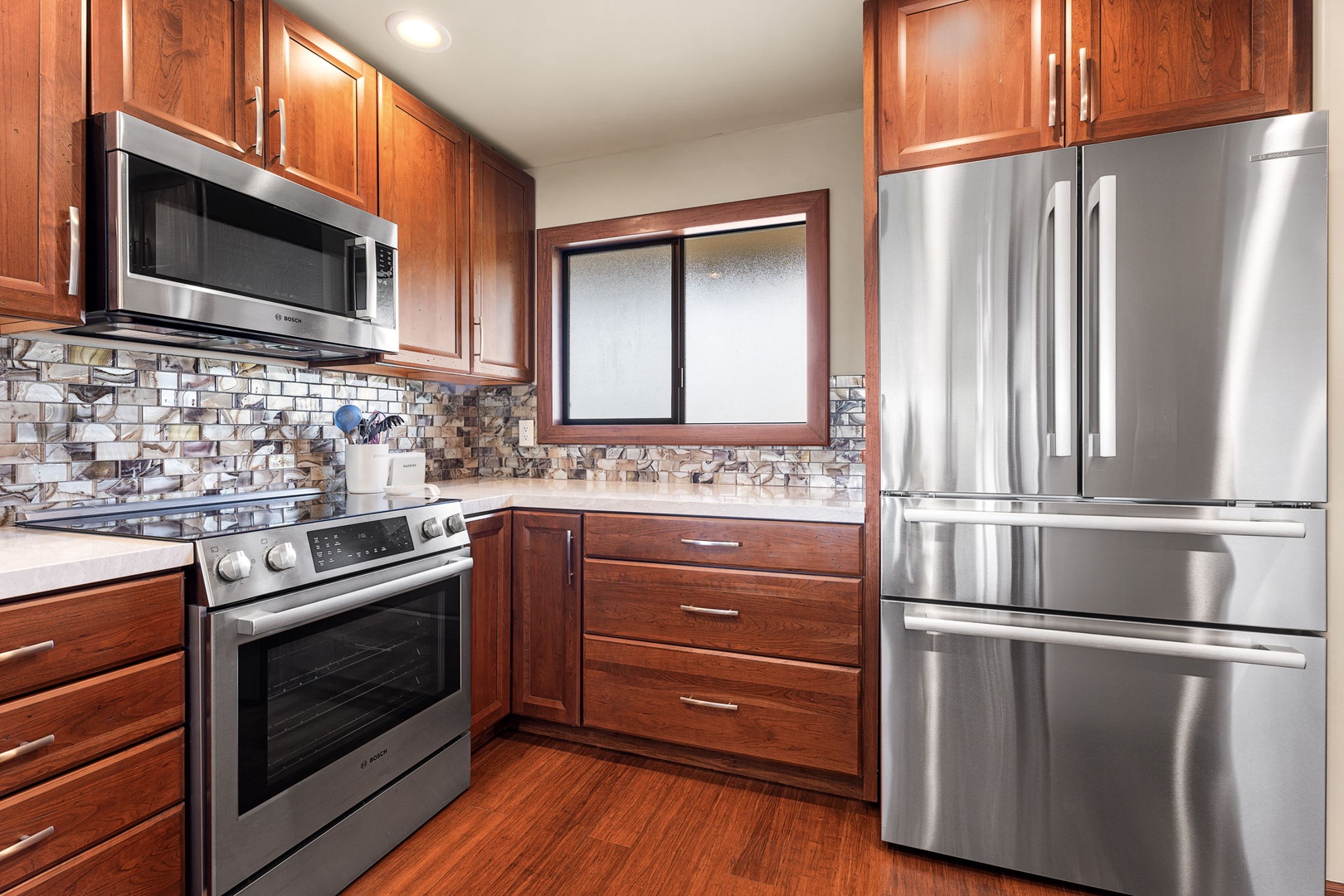 Kailua Kona Vacation Rentals, Royal Kahili 401A - Another angle of the kitchen showcasing a sleek design.