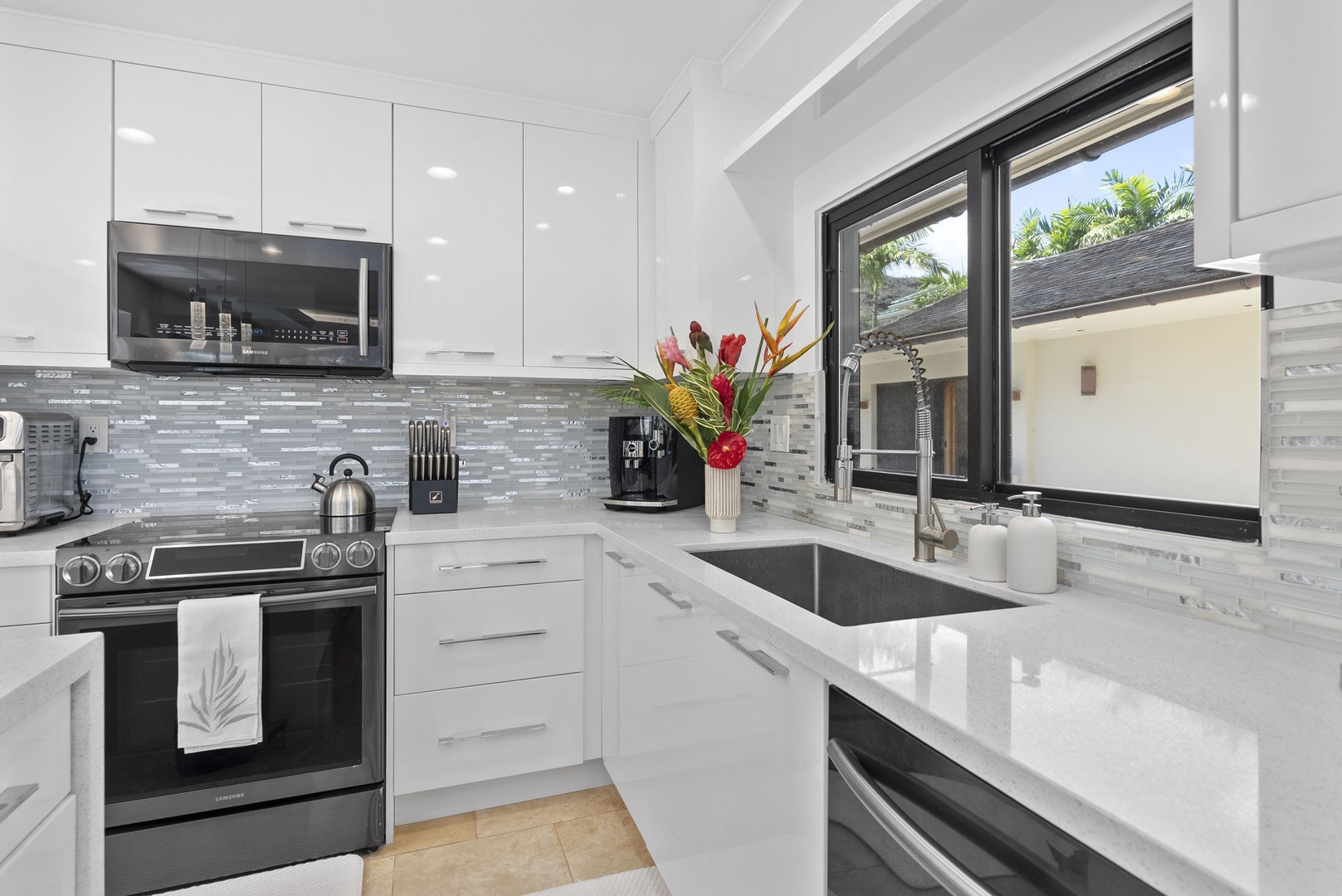 Honolulu Vacation Rentals, The Lagoon House 3BR - Quartz counters and garden views takes meal prep to an elevated level.