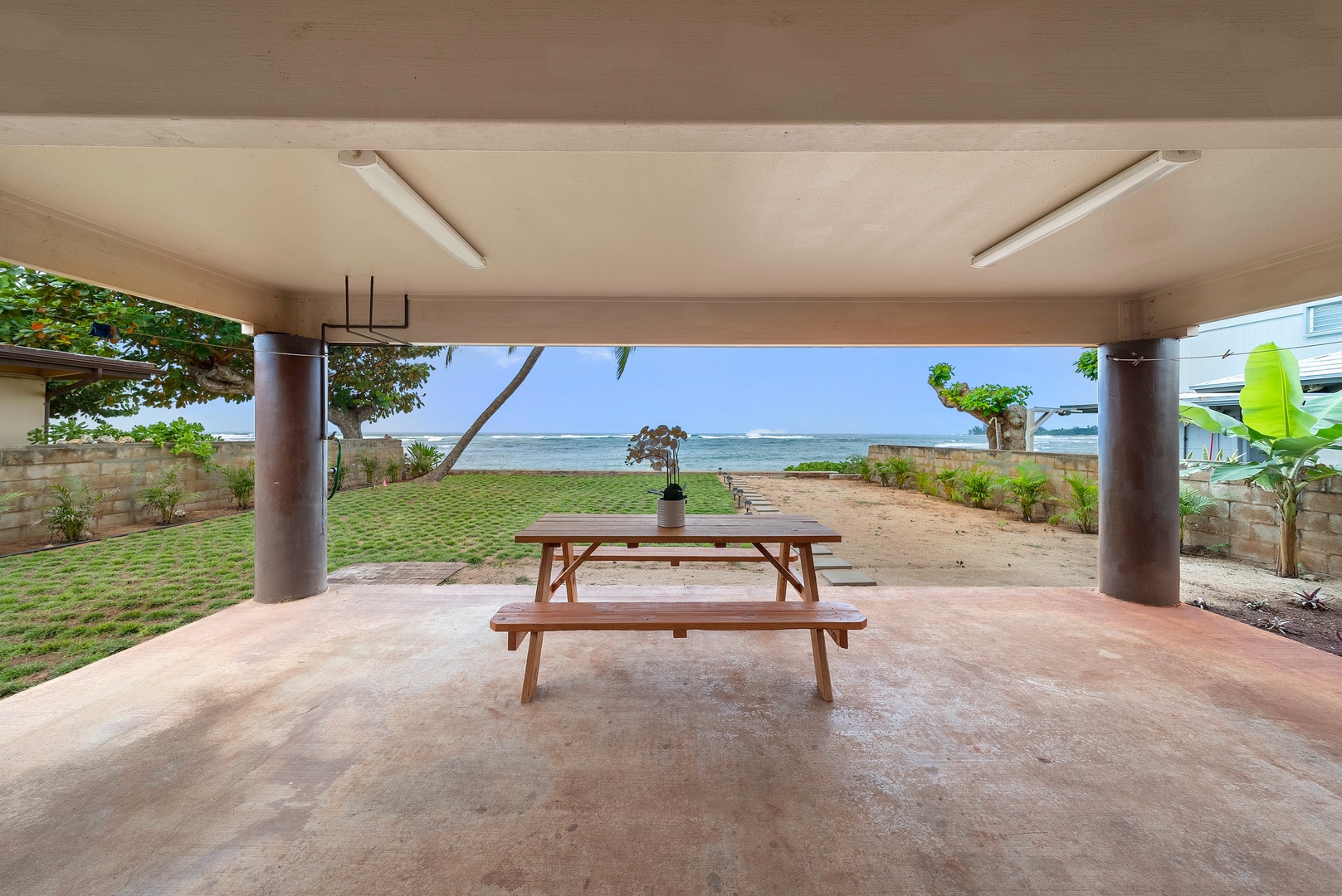 Haleiwa Vacation Rentals, Pikai Hale - Enjoy an al fresco dinner at the picnic table overlooking the ocean.