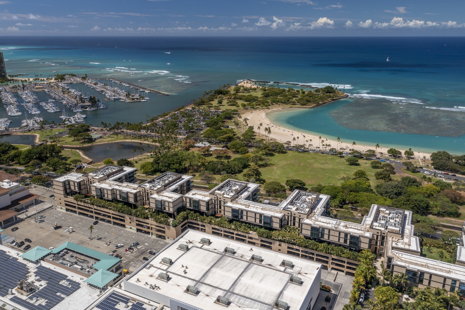 Honolulu Vacation Rentals, Park Lane Sky Resort - Park Lane Ala Moana is situated right at the ocean front