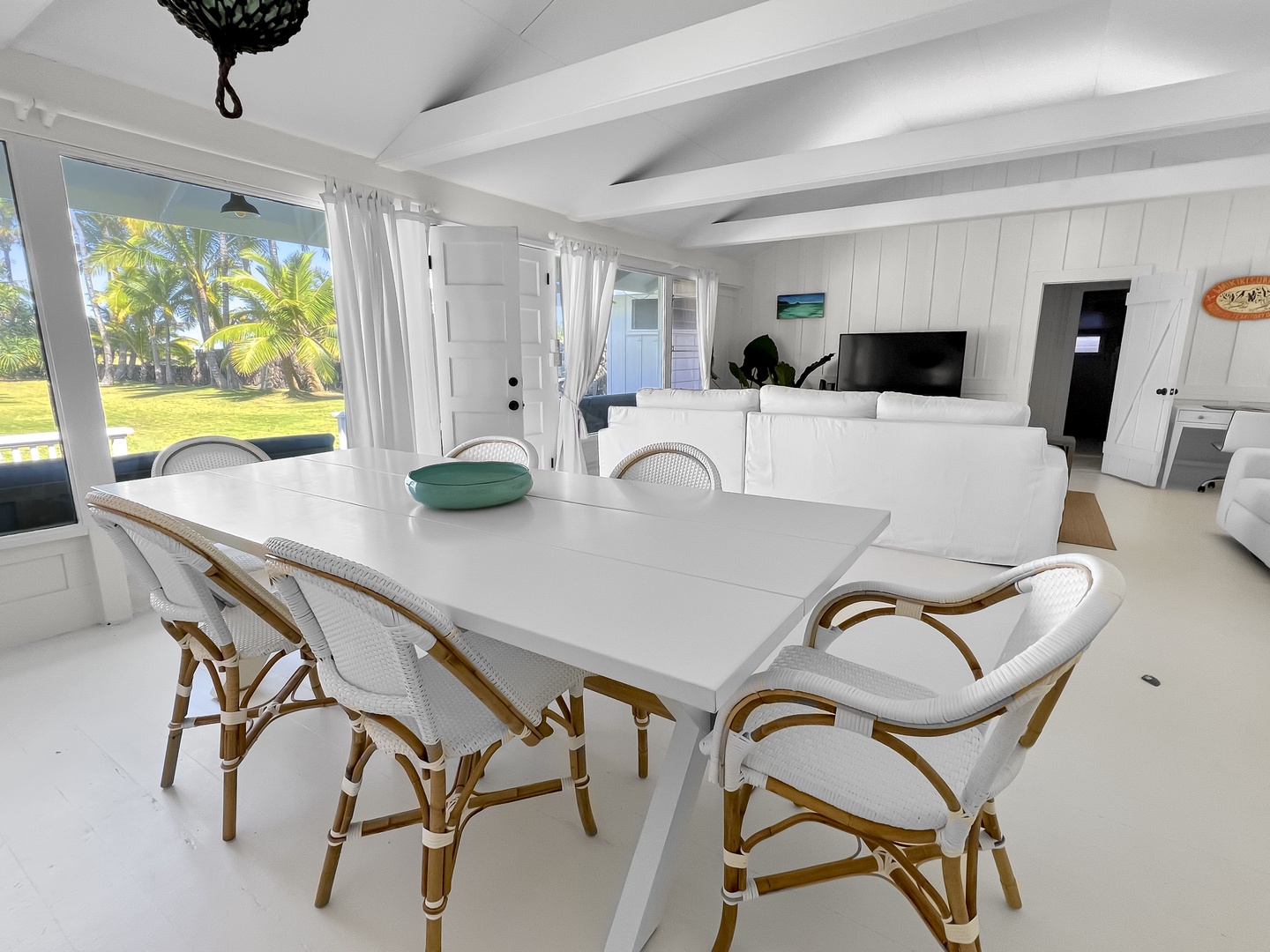 Kailua Vacation Rentals, Kai Mele - Table can seat six guests