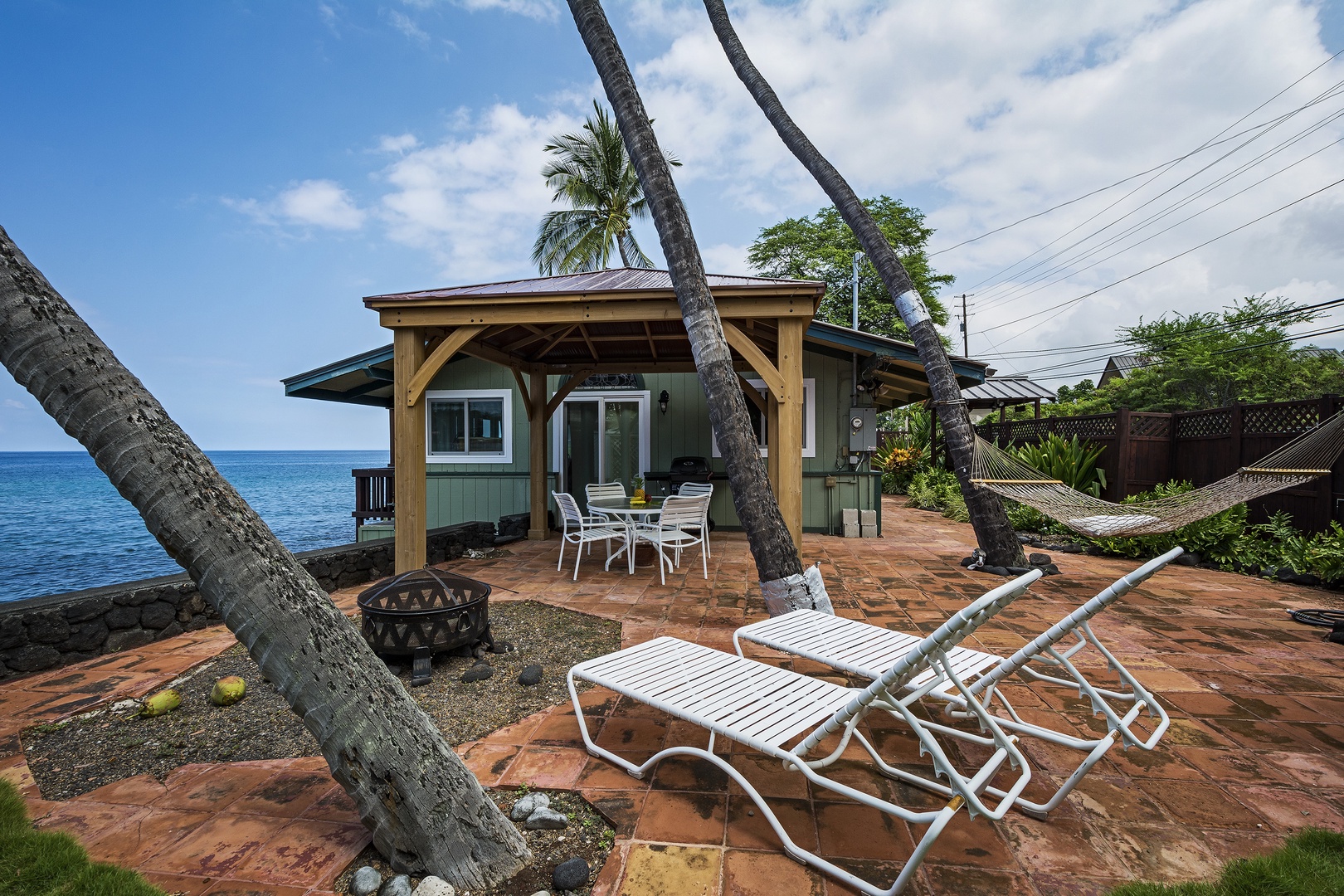 Kailua Kona Vacation Rentals, The Cottage - Relax in the lounge chairs and take in all Hawaii has to offer!