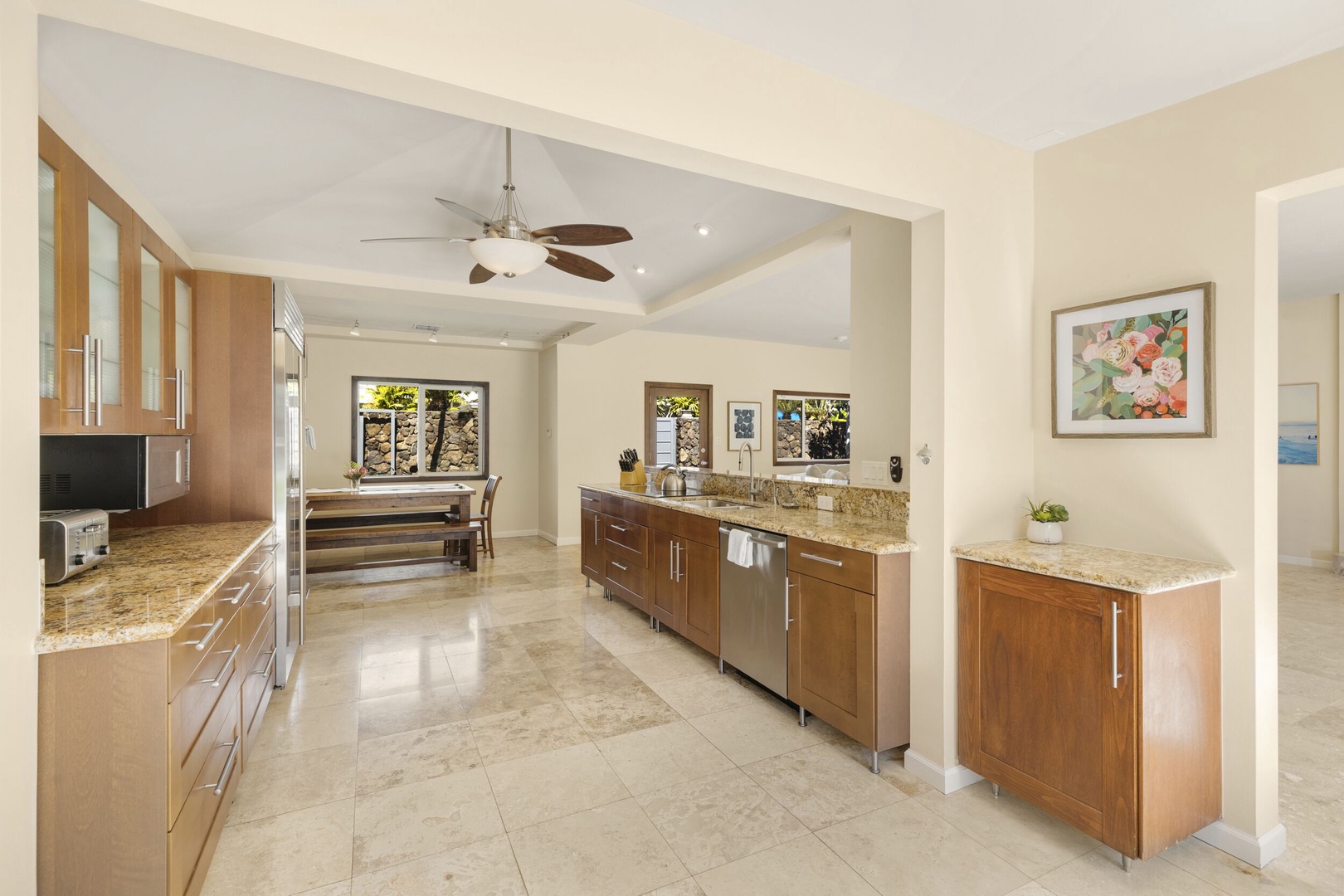 Honolulu Vacation Rentals, Kahala Breeze - Kitchen.