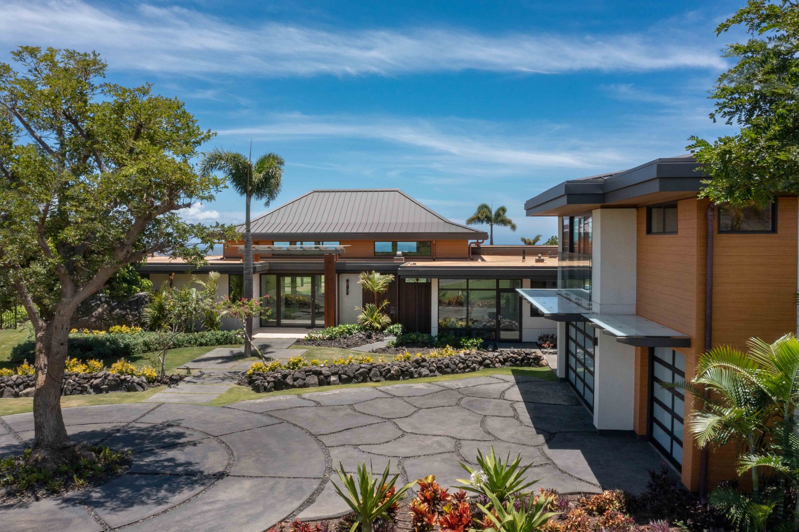 Kamuela Vacation Rentals, Hapuna Estates #8 - Plenty of parking and a circular driveway