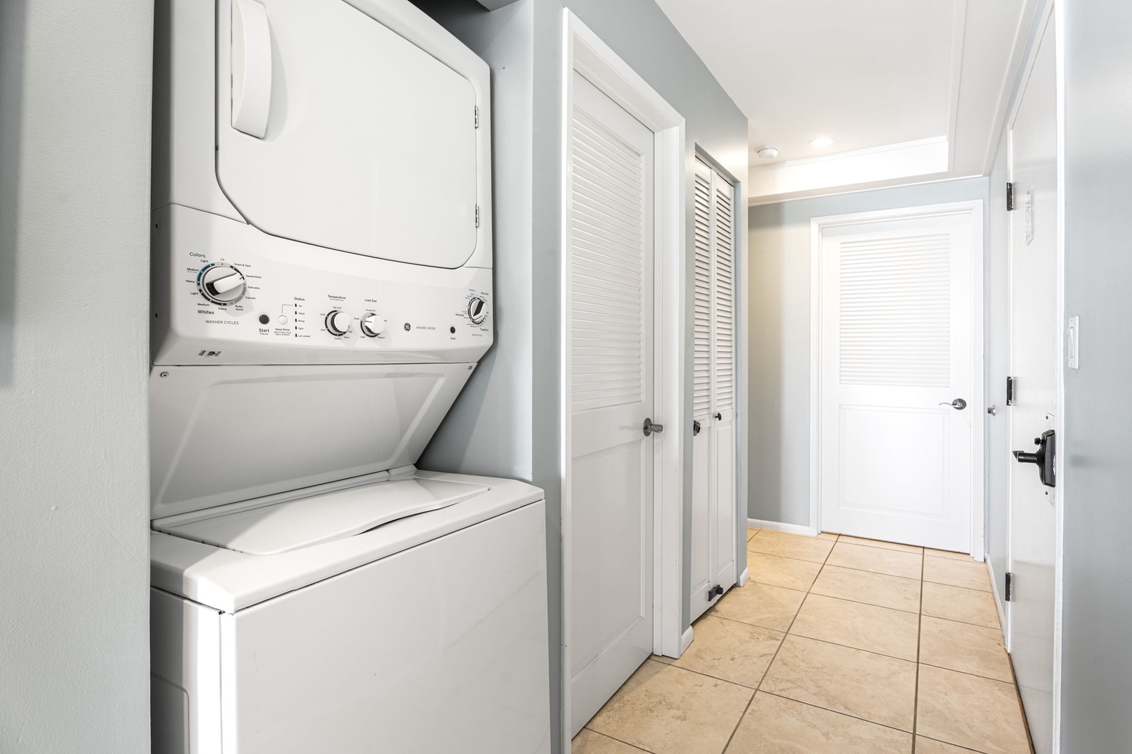 Kailua Kona Vacation Rentals, Sea Village 1105 - In-unit washer and dryer provide convenience for long stays or beach-heavy days.