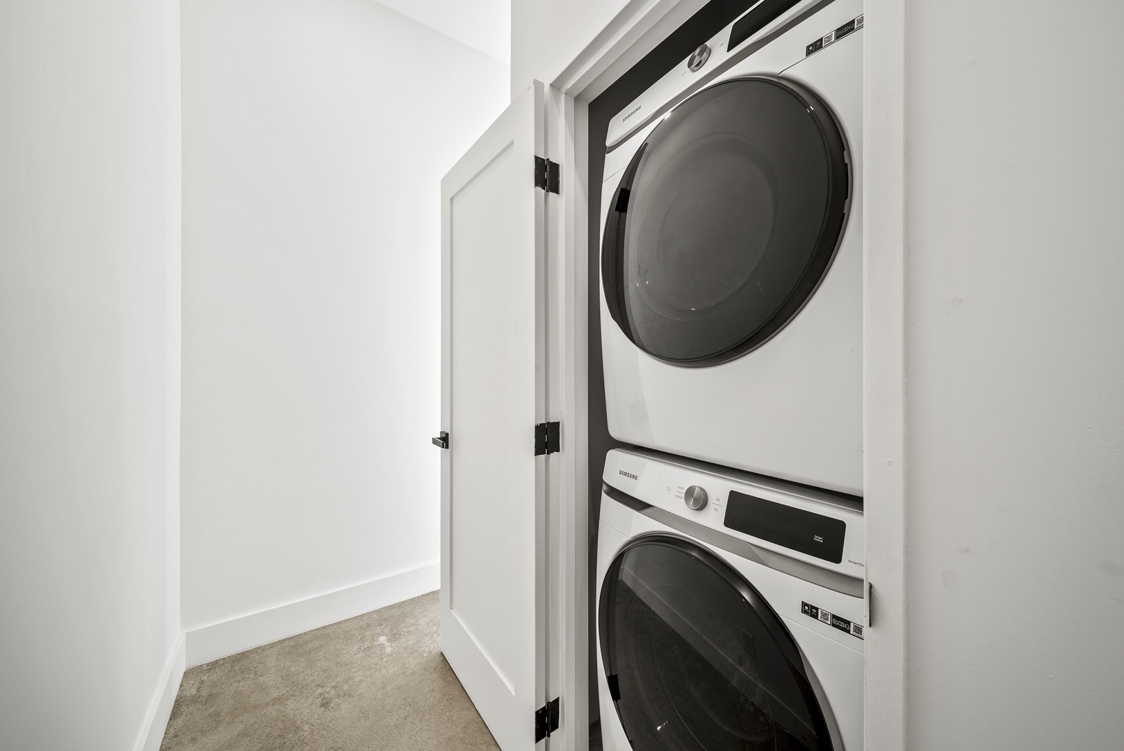 Haleiwa Vacation Rentals, Villa Bianca - An in-unit washer and dryer provide added convenience for longer stays.