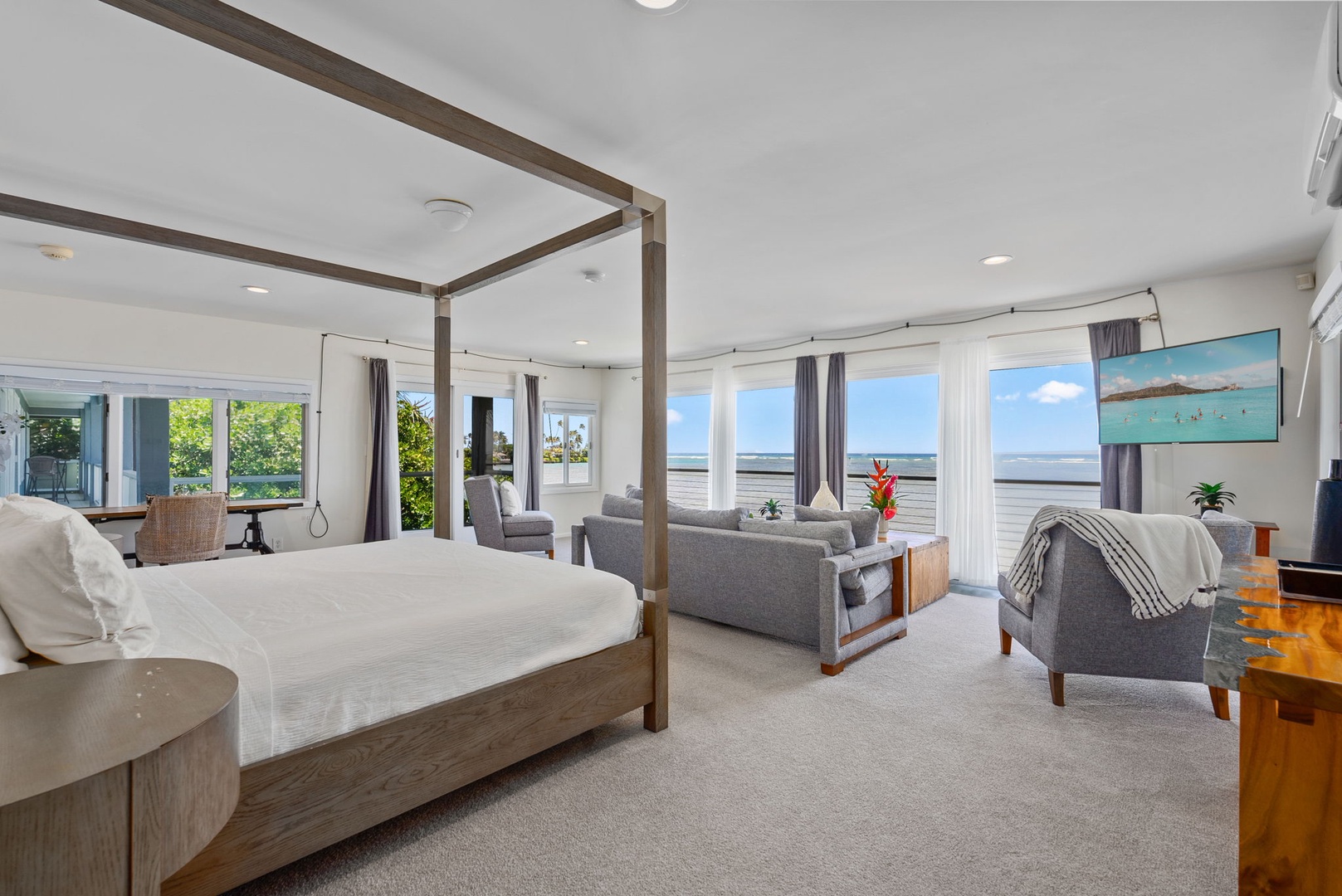 Honolulu Vacation Rentals, Wailupe Beachfront Getaway - The top-level studio suite offers a king-sized four poster bed and a sofa bed for extra sleeping.