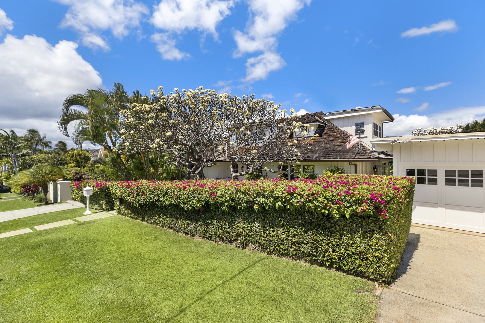 Honolulu Vacation Rentals, Hale Le'ahi* - Gardens give you privacy