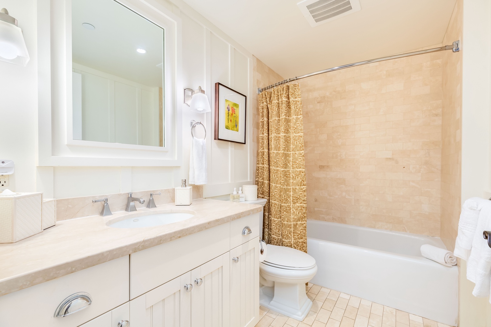 Kahuku Vacation Rentals, Turtle Bay Villas 311 - Full Guest bathroom