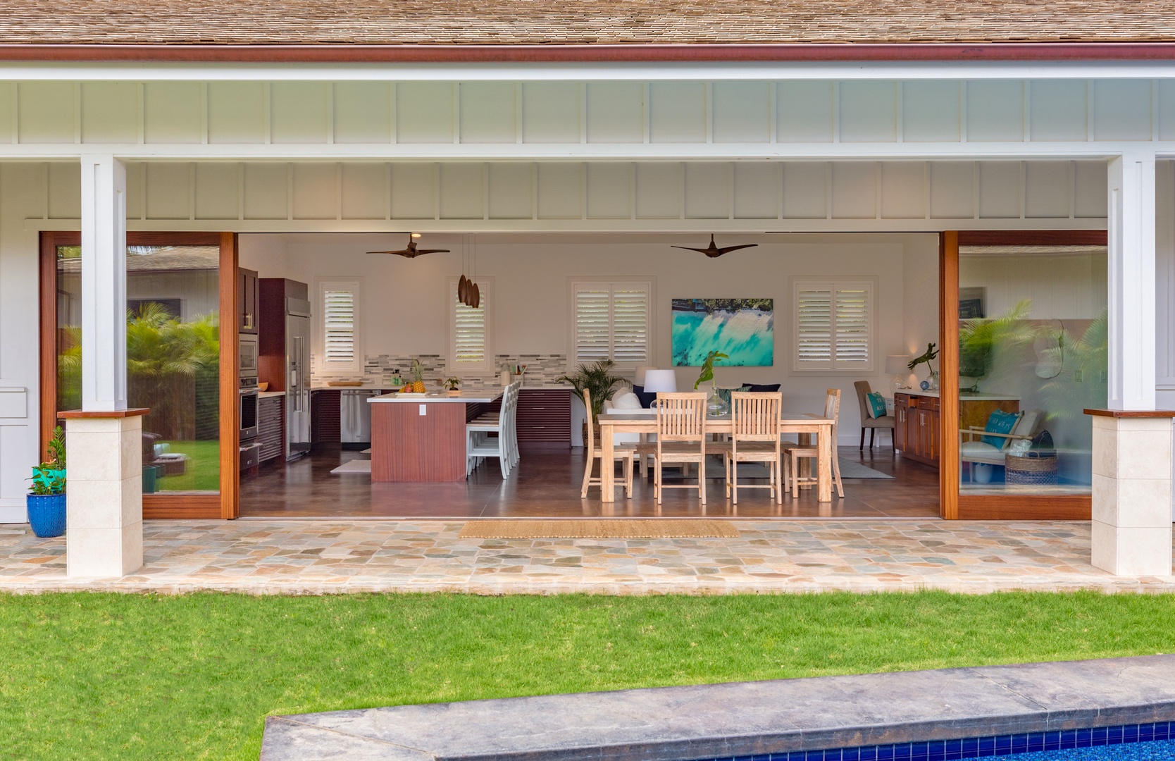 Kailua Vacation Rentals, Lanikai Breeze - Indoor/Outdoor Living Room