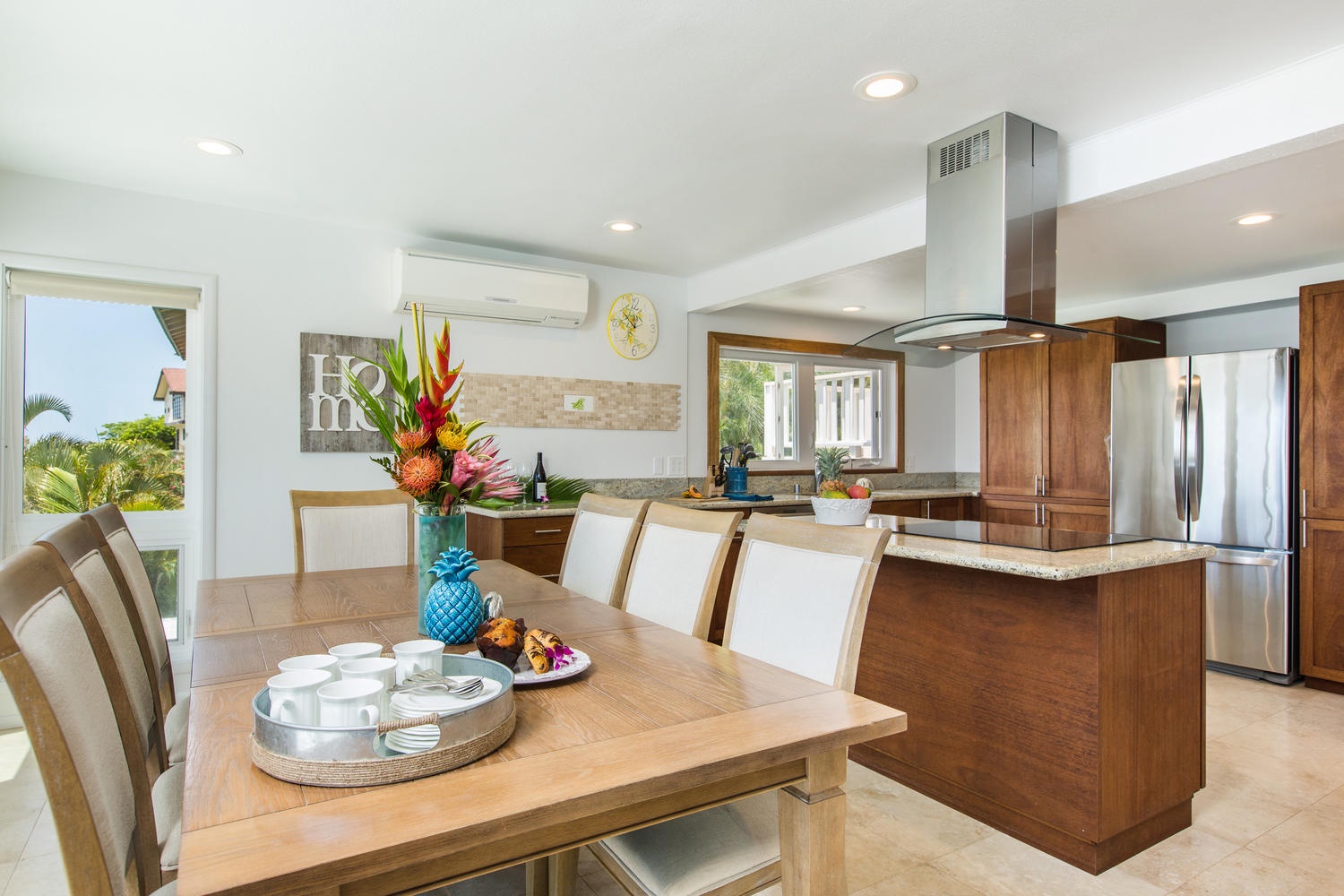 Honolulu Vacation Rentals, Makani Lani - Kitchen with a view!