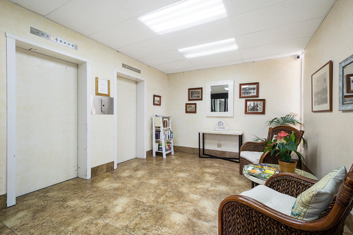 Kailua Kona Vacation Rentals, Kona Alii 302 - Convenient seating provided near the elevator for a comfortable wait.