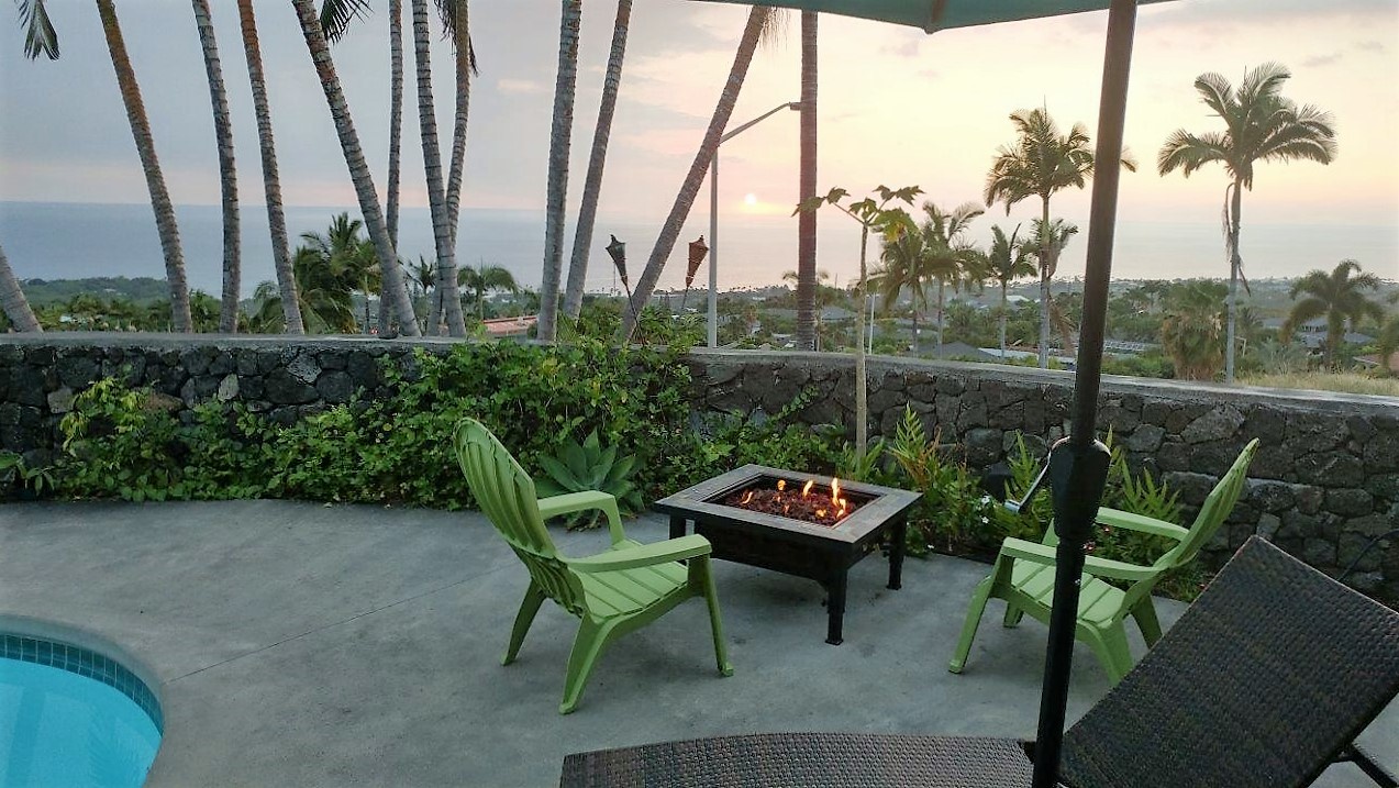 Kailua Kona Vacation Rentals, 7 C's Kona (Big Island) - Hang out and relax in the evening by the fire pit.