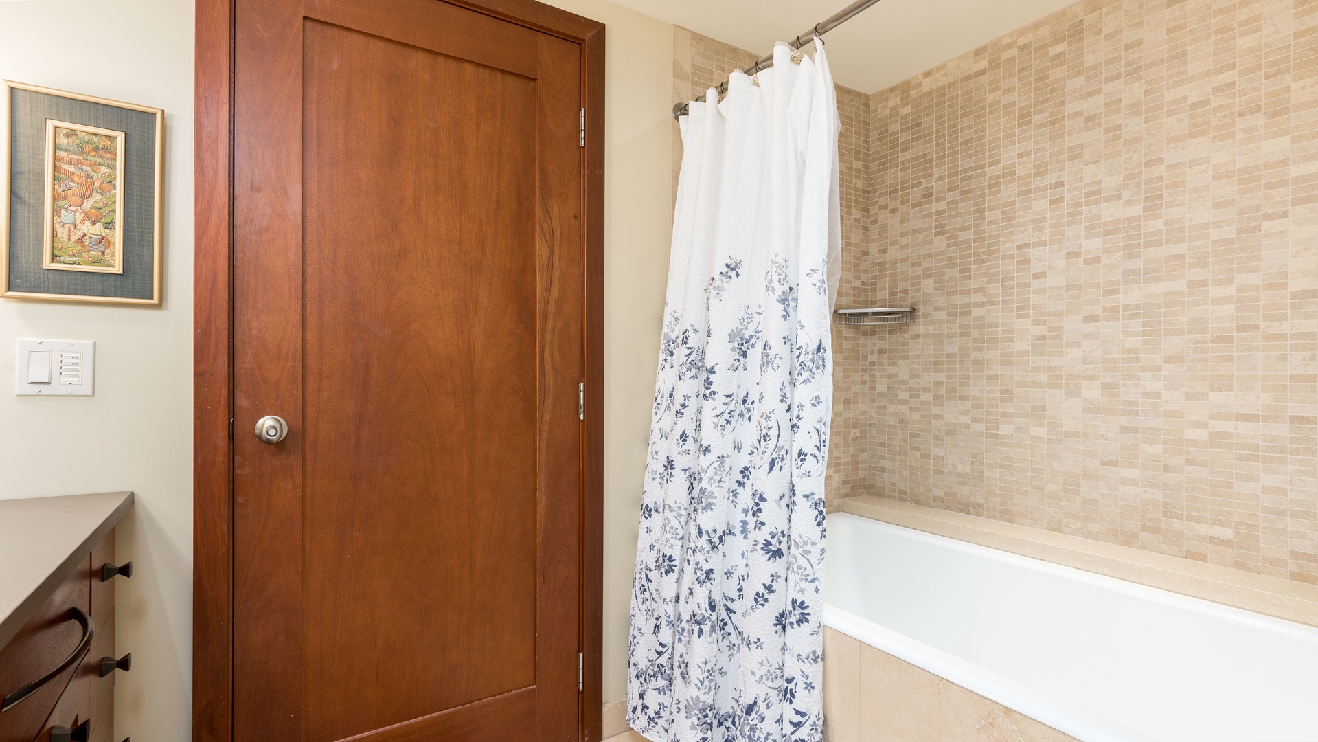 Kapolei Vacation Rentals, Ko Olina Beach Villas O905 - The second guest bathroom shower.