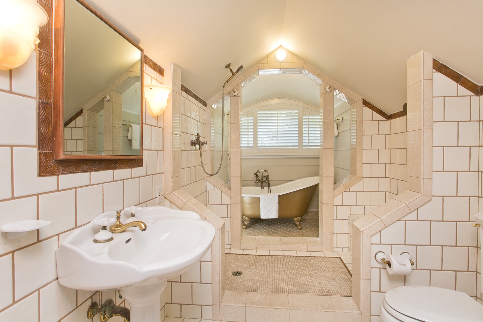 Kailua Vacation Rentals, Hale Melia* - Indulge in a spa-like retreat in this spacious bathroom with a classic touch and modern amenities.
