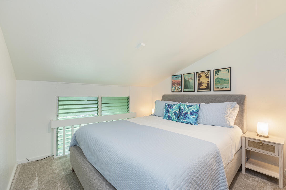 Princeville Vacation Rentals, Hale Hana Mana’o - Tucked-away loft bedroom with Cal King bed—ideal for restful nights or a cozy read.