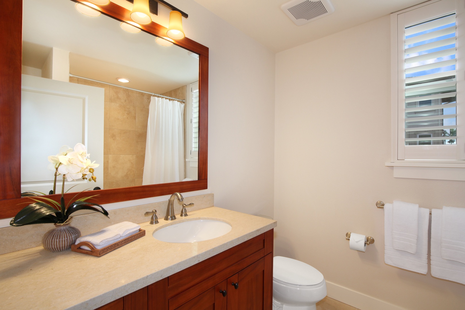 Koloa Vacation Rentals, Pili Mai 7M - Guest bathroom