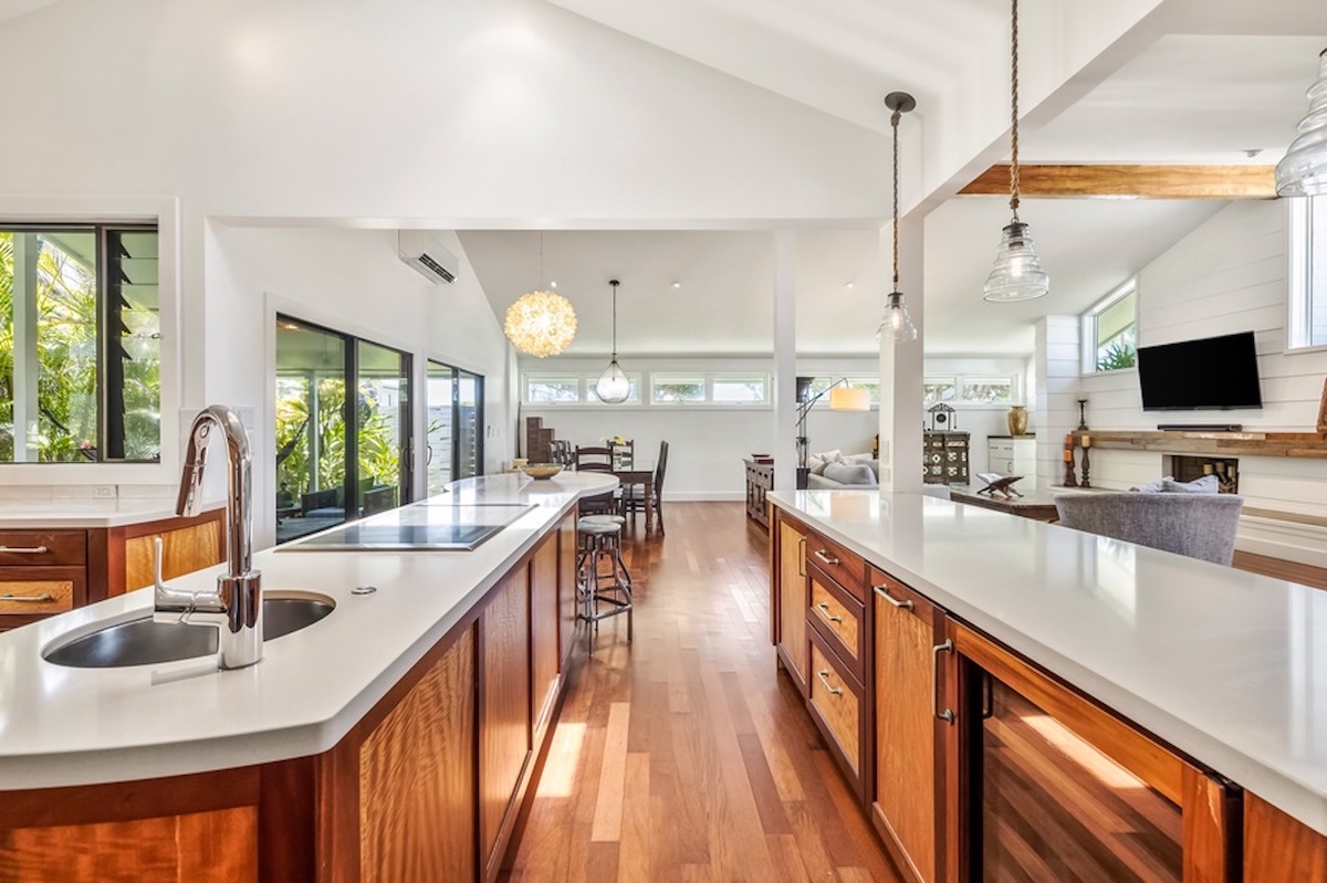 Kailua Vacation Rentals, Hale Ohana - There's plenty of space throughout the kitchen if you'd like to keep the chef company.