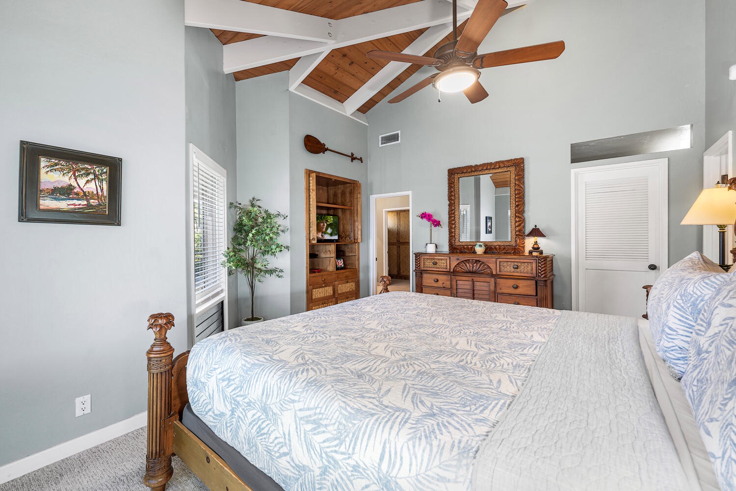 Kailua Kona Vacation Rentals, Kanaloa at Kona 3304 - Ceiling fan and ample space add comfort and luxury to the primary bedroom.