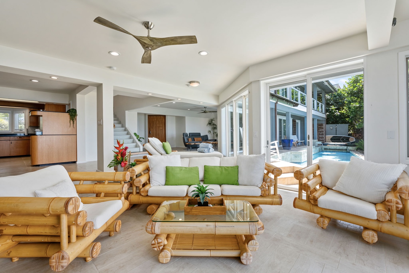 Honolulu Vacation Rentals, Wailupe Beachfront Getaway - The expansive living room offers plenty of seating for everyone to relax.