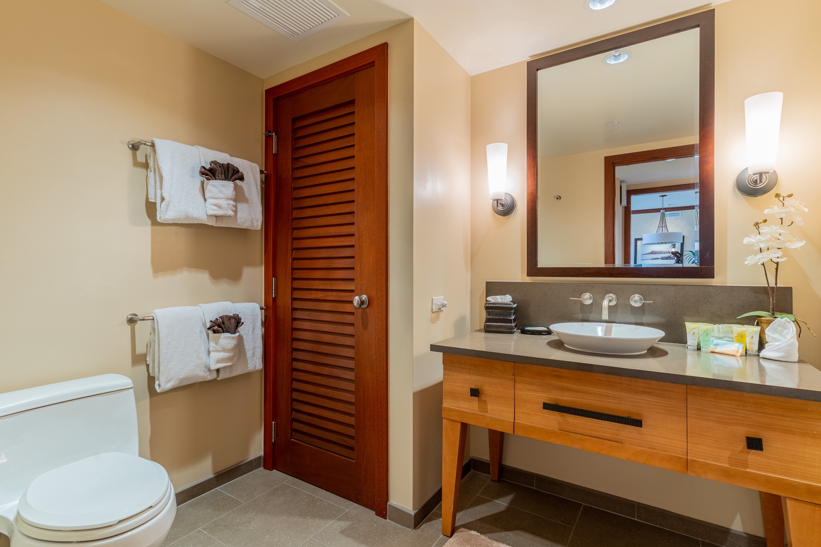 Kapolei Vacation Rentals, Ko Olina Beach Villas B1101 - The second guest bathroom is spacious and generously appointed.