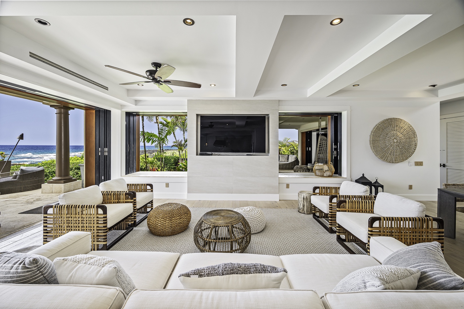 Kailua Kona Vacation Rentals, Alohi Kai Estate** - Relax in the comfort of white couches and big tv