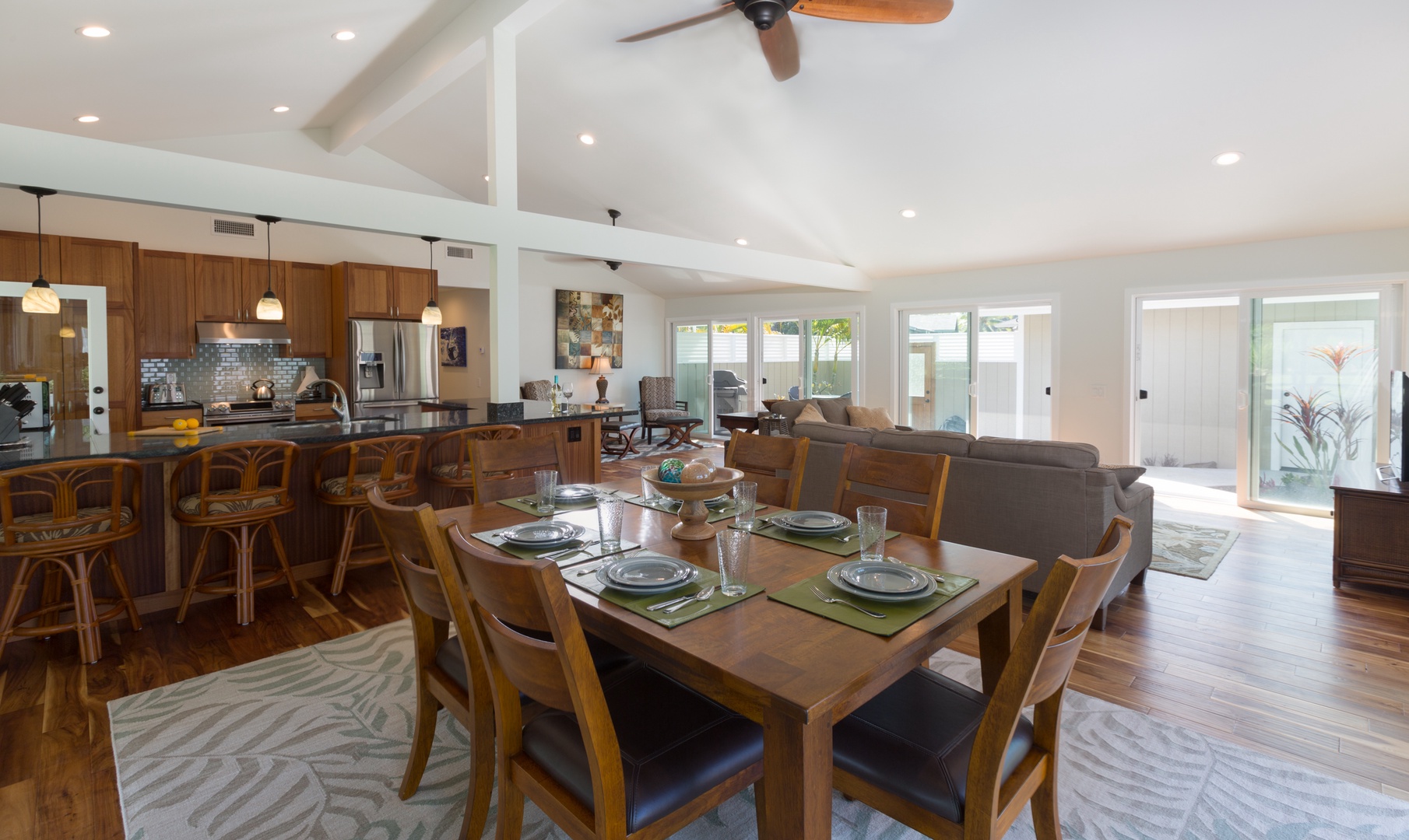 Kailua Kona Vacation Rentals, He'eia Bay Beach Bungalow (Big Island) - Dining area for six, plus additional kitchen bar seating.