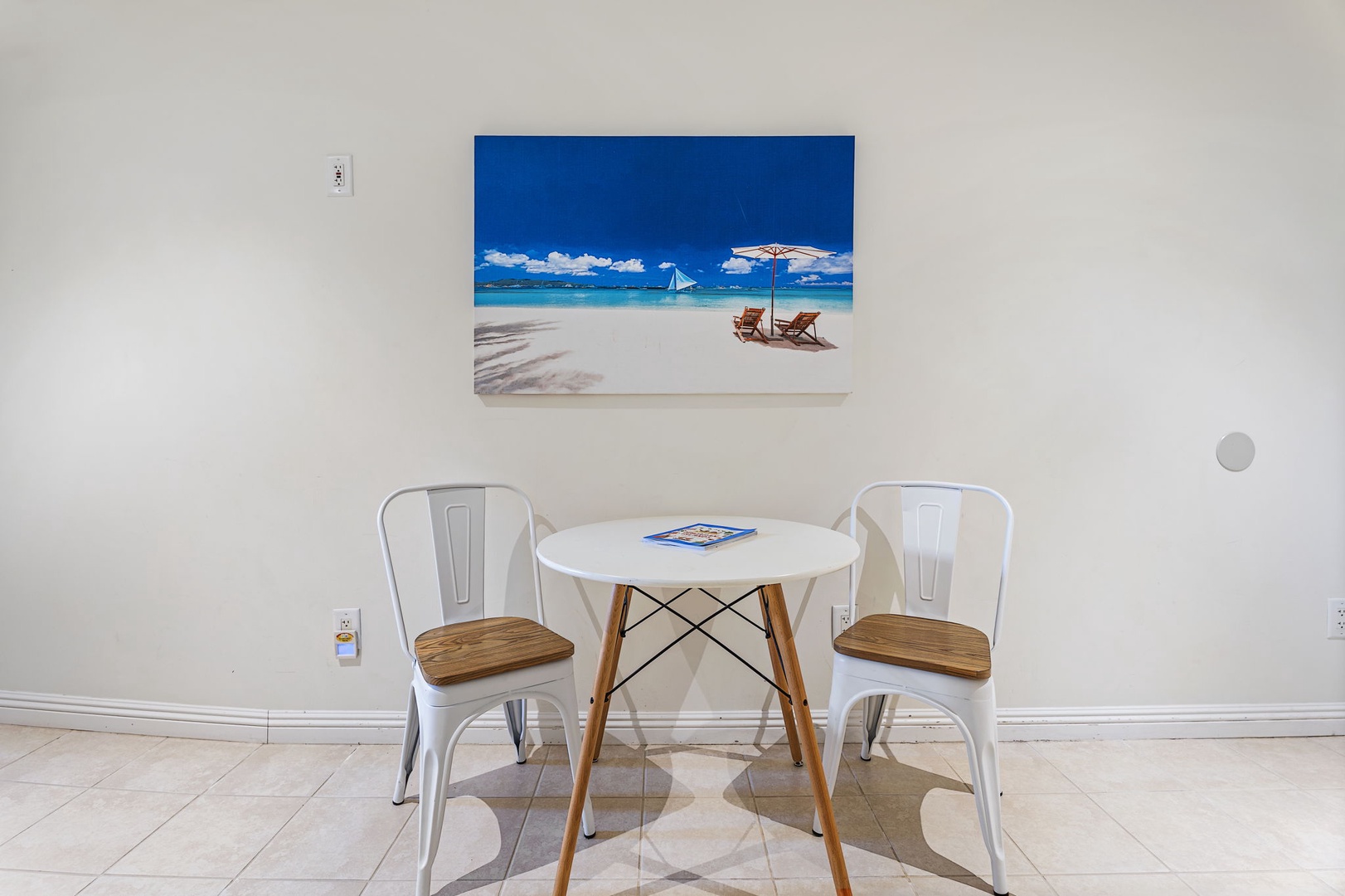 Kailua-Kona Vacation Rentals, Honu Hale - Perfect art table for kids and adults alike!